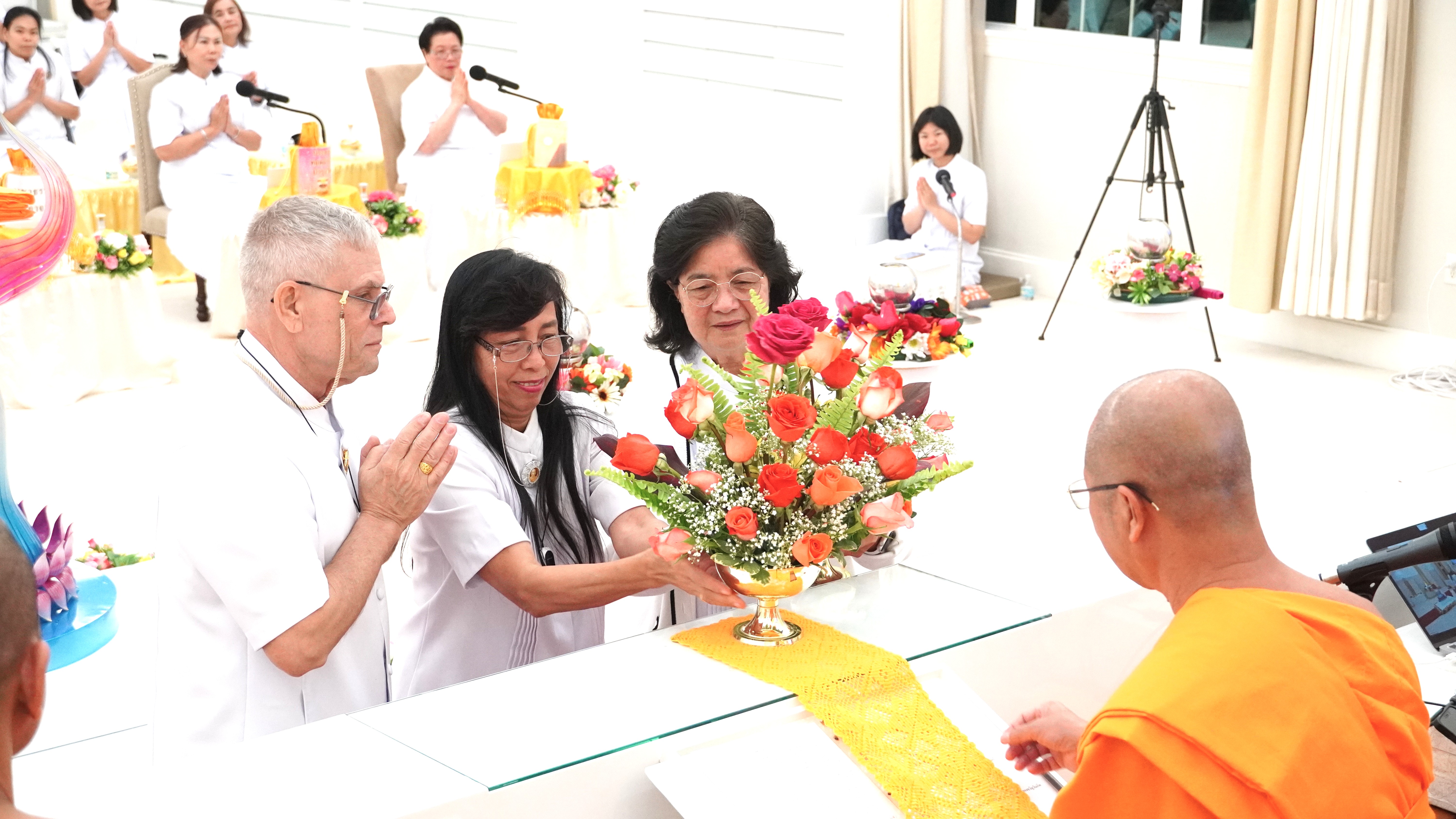 วัดพระธรรมกายฟลอริดา จัดพิธีบูชาข้าวพระ