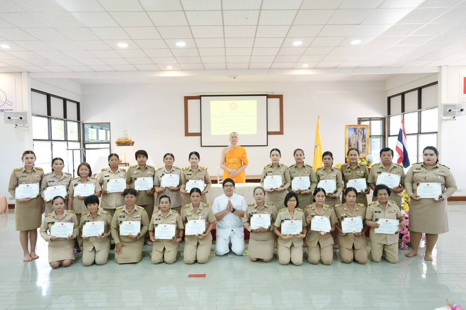 มอบประกาศเกียรติคุณ กำนัน ผู้ใหญ่บ้าน อำเภอคลองหลวง