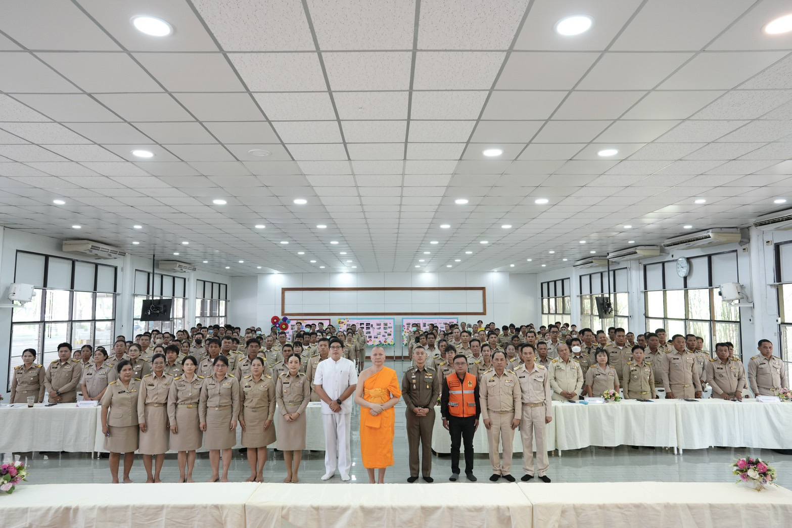 มอบประกาศเกียรติคุณ กำนัน ผู้ใหญ่บ้าน อำเภอคลองหลวง