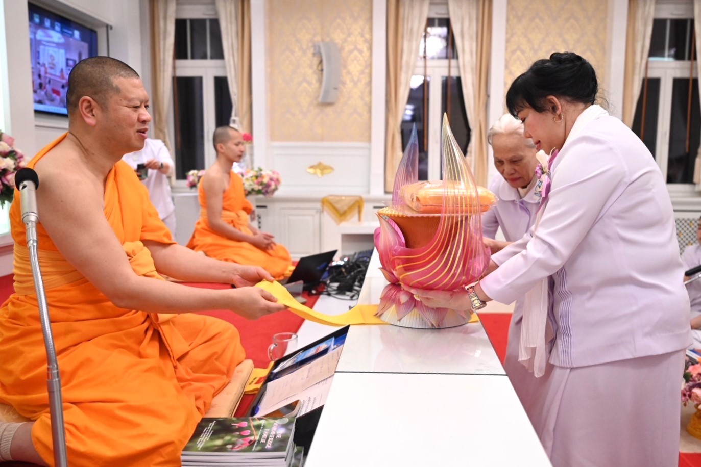 วัดพระธรรมกายสวิตเซอร์แลนด์ จัดพิธีบูชาข้าวพระ