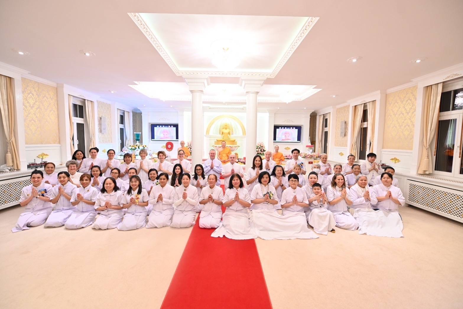 วัดพระธรรมกายสวิตเซอร์แลนด์ จัดพิธีบูชาข้าวพระ