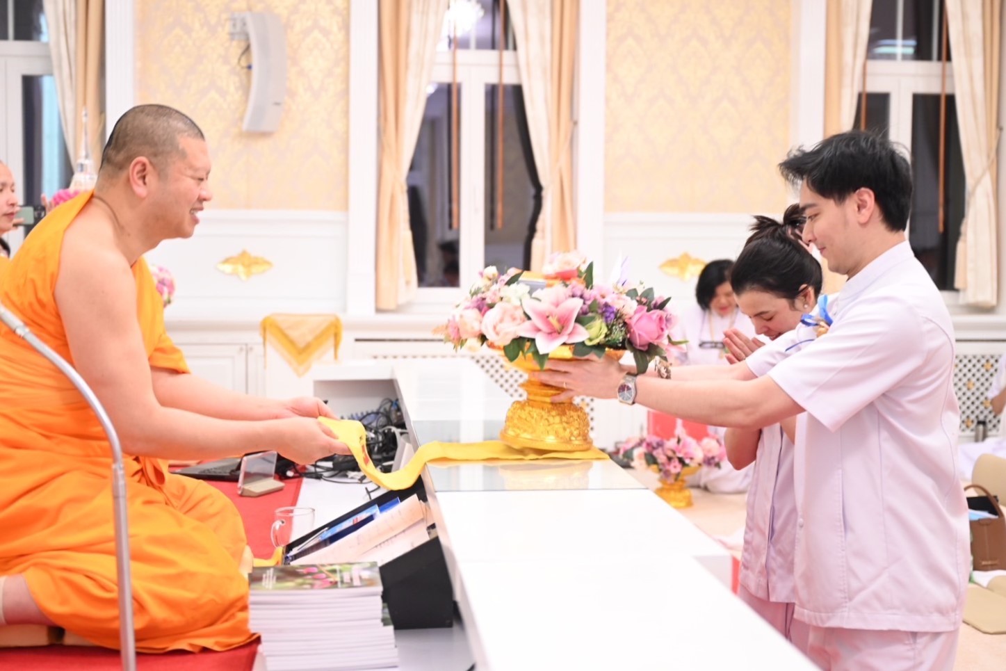 วัดพระธรรมกายสวิตเซอร์แลนด์ จัดพิธีบูชาข้าวพระ