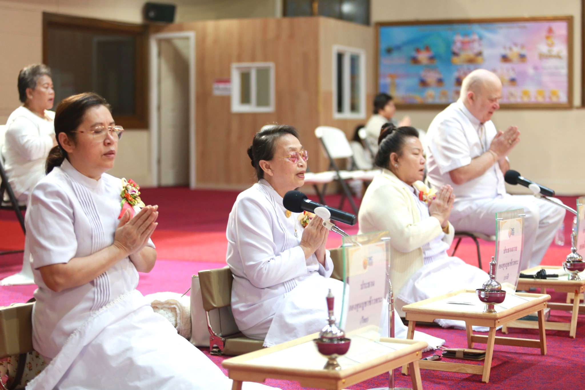 วัดพระธรรมกายออเรกอน จัดงานบุญบูชาข้าวพระ