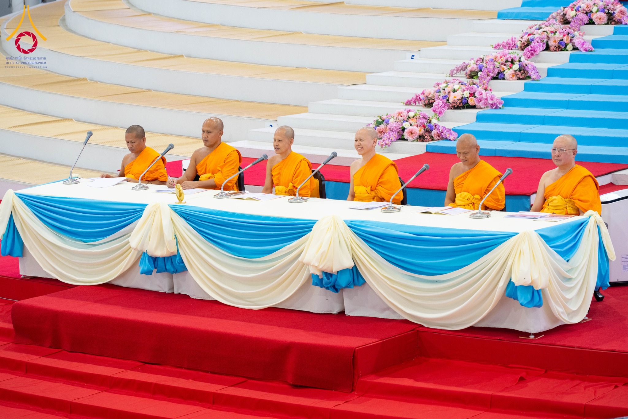 วัดพระธรรมกายจัดสัมมนา รวมใจผู้นำบุญ 10,000 คน เพื่องานมหาสังฆทาน 40,000 ทั่วประเทศ