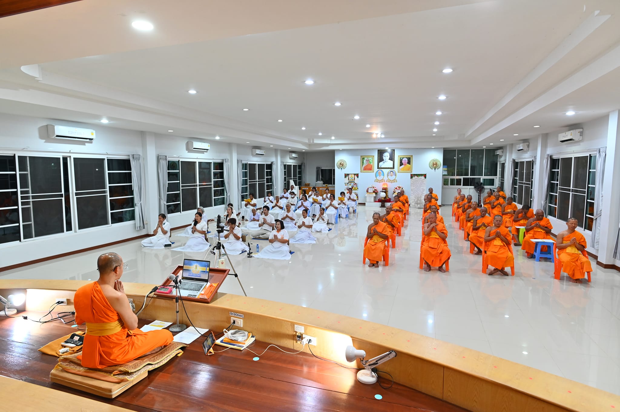ศูนย์ปฏิบัติธรรมพนมสารคาม จัดปฏิบัติธรรมโครงการหมู่บ้านรักษาศีล 5