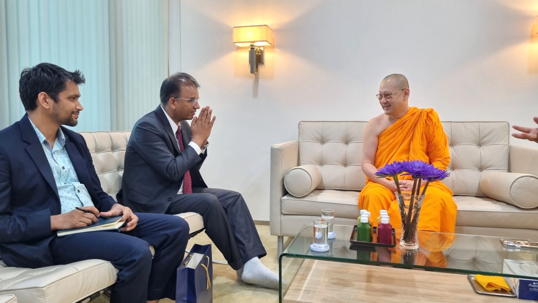 Nepali ambassador visits Wat Phra Dhammakaya