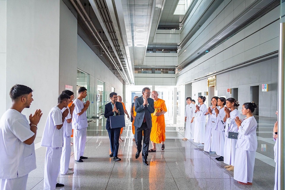 Nepali ambassador visits Wat Phra Dhammakaya