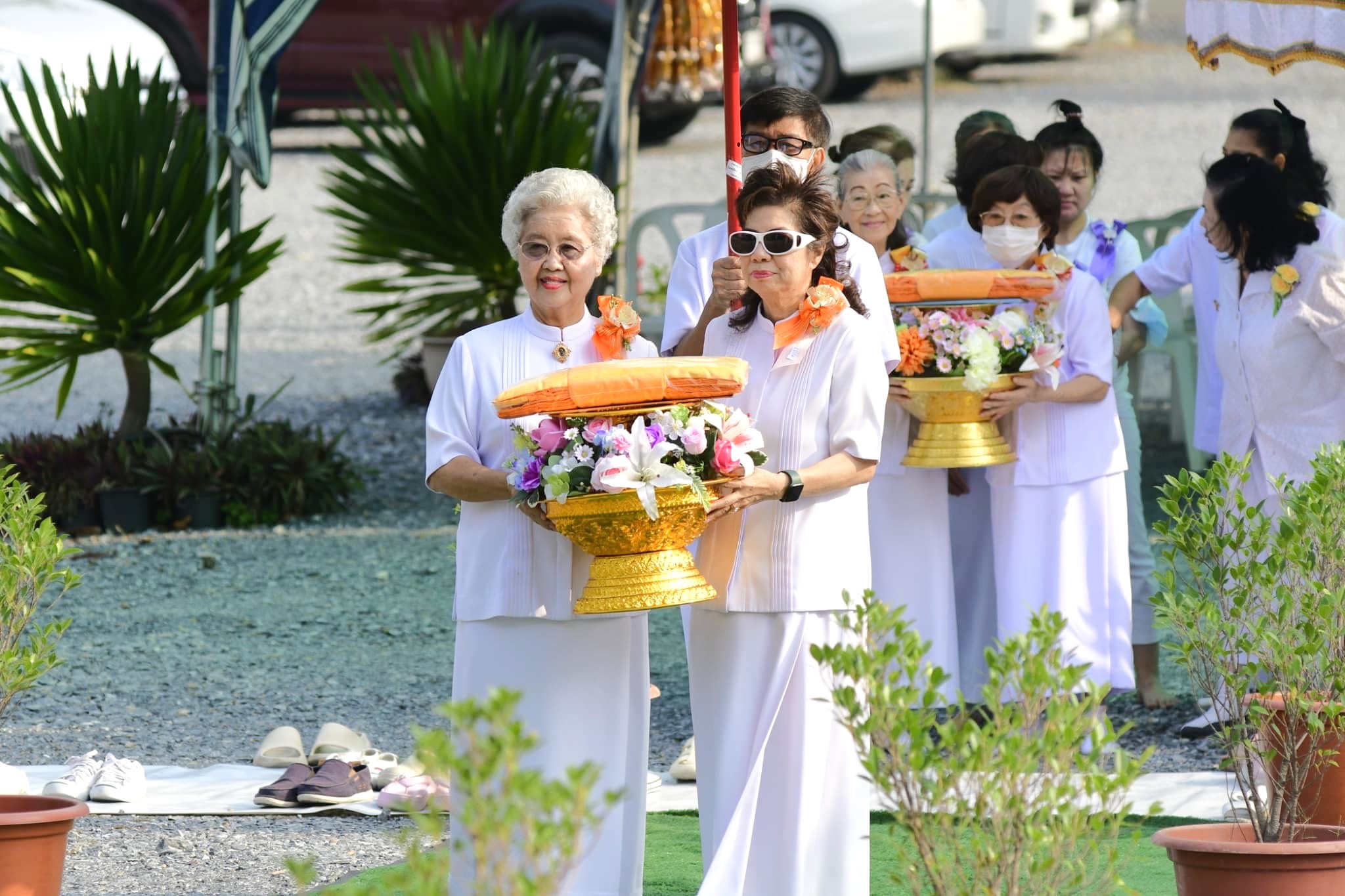 ศูนย์ปฏิบัติธรรมน้ำใสใจสว่าง จัดพิธีทอดผ้าป่าติดตั้งสเตท และเครื่องปรับอากาศ