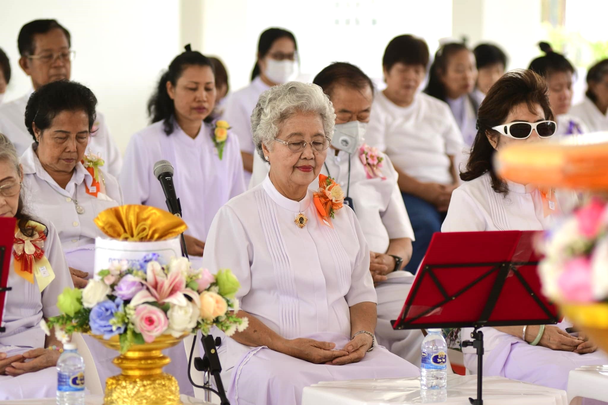 ศูนย์ปฏิบัติธรรมน้ำใสใจสว่าง จัดพิธีทอดผ้าป่าติดตั้งสเตท และเครื่องปรับอากาศ