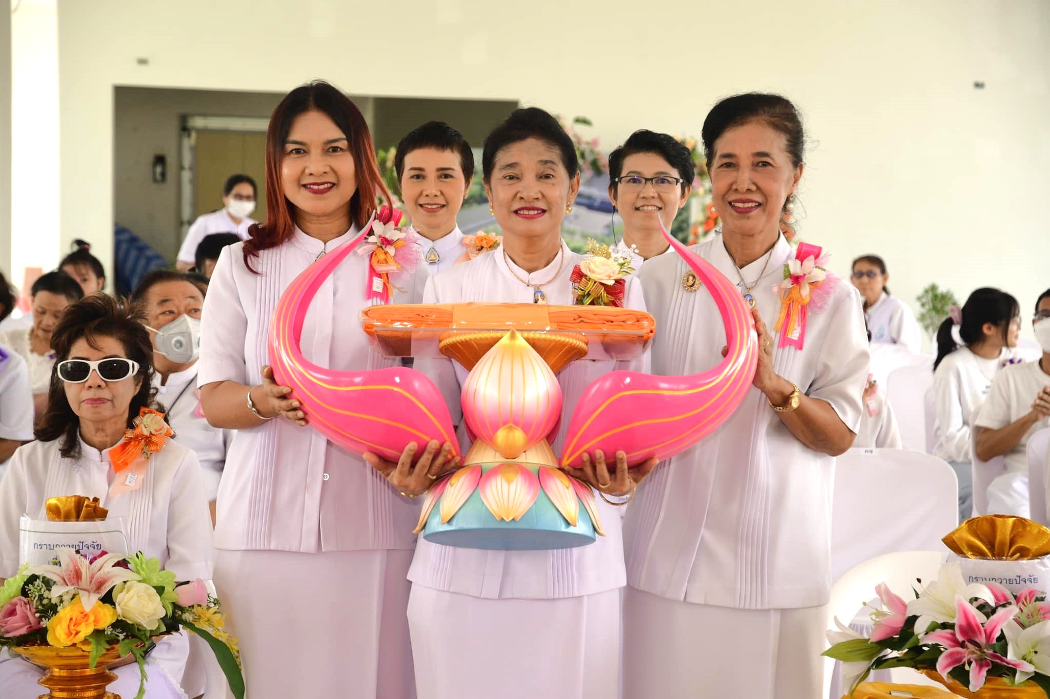 ศูนย์ปฏิบัติธรรมน้ำใสใจสว่าง จัดพิธีทอดผ้าป่าติดตั้งสเตท และเครื่องปรับอากาศ