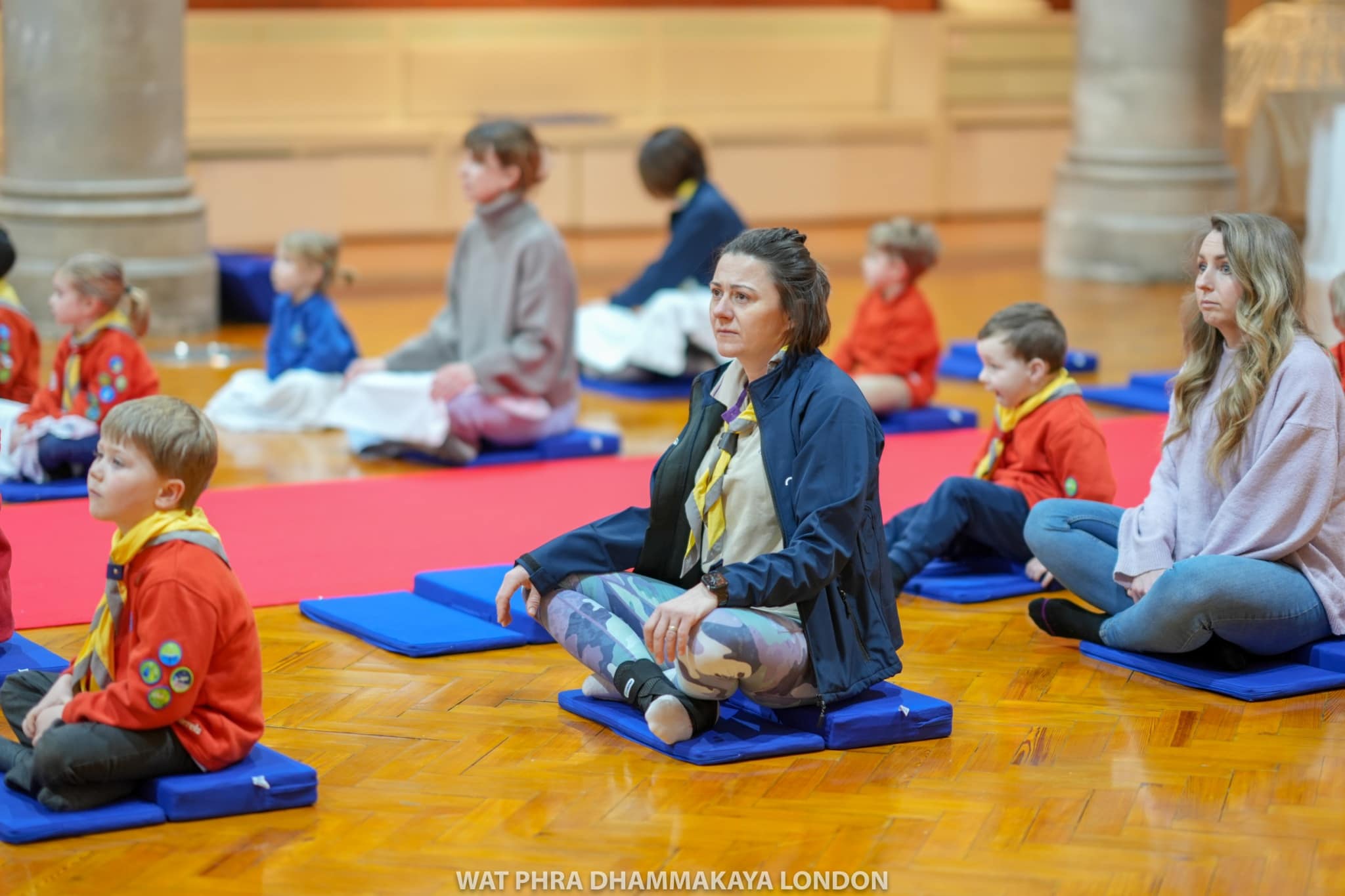 ลูกเสือน้อยจาก St John 1st division squirrel group มาเยี่ยมชมวัดพระธรรมกายลอนดอน