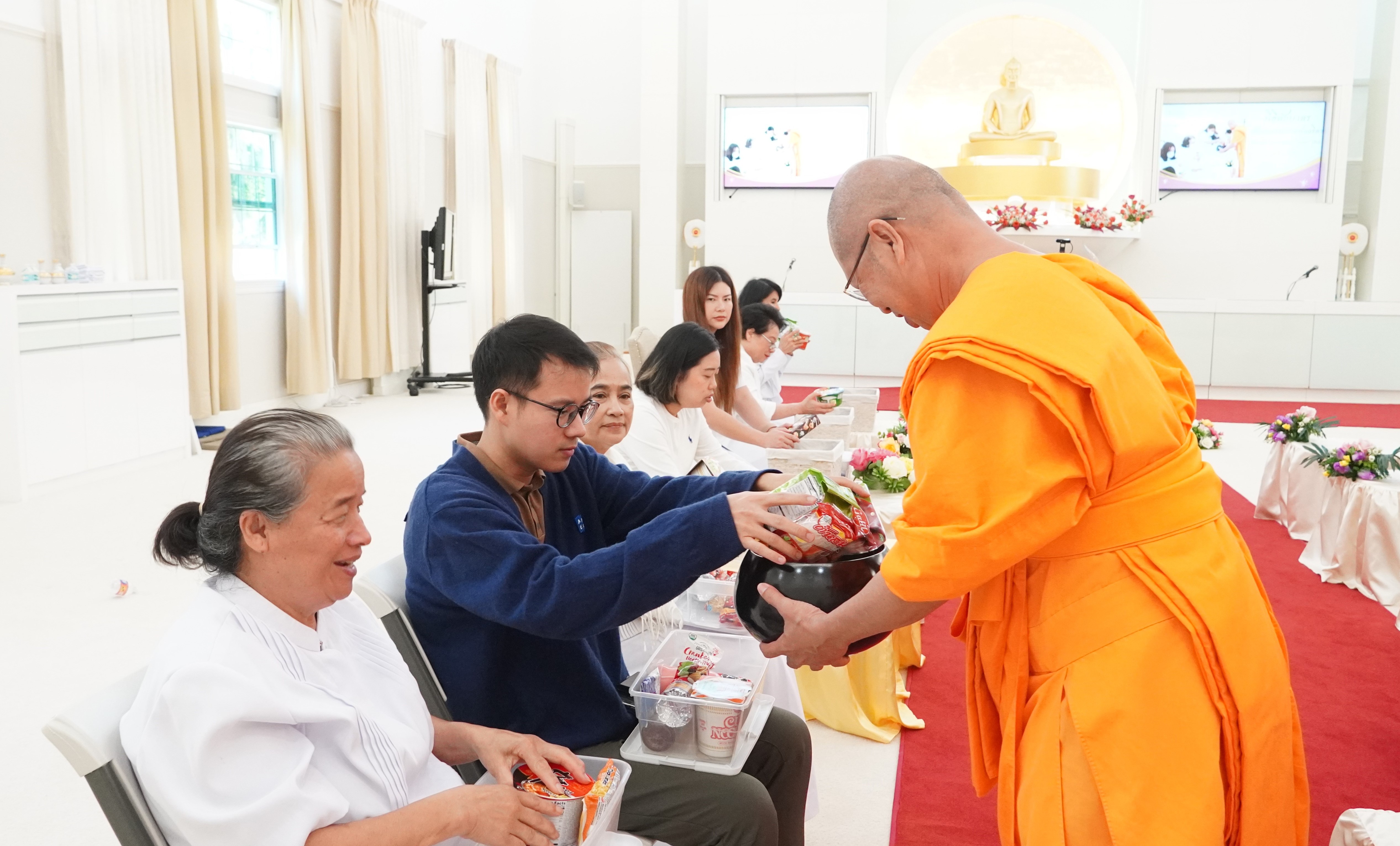 วัดพระธรรมกายฟลอริดา จัดพิธีถวายกองบุญ มหาสังฆทาน 40,000 กว่าวัดทั่วไทย