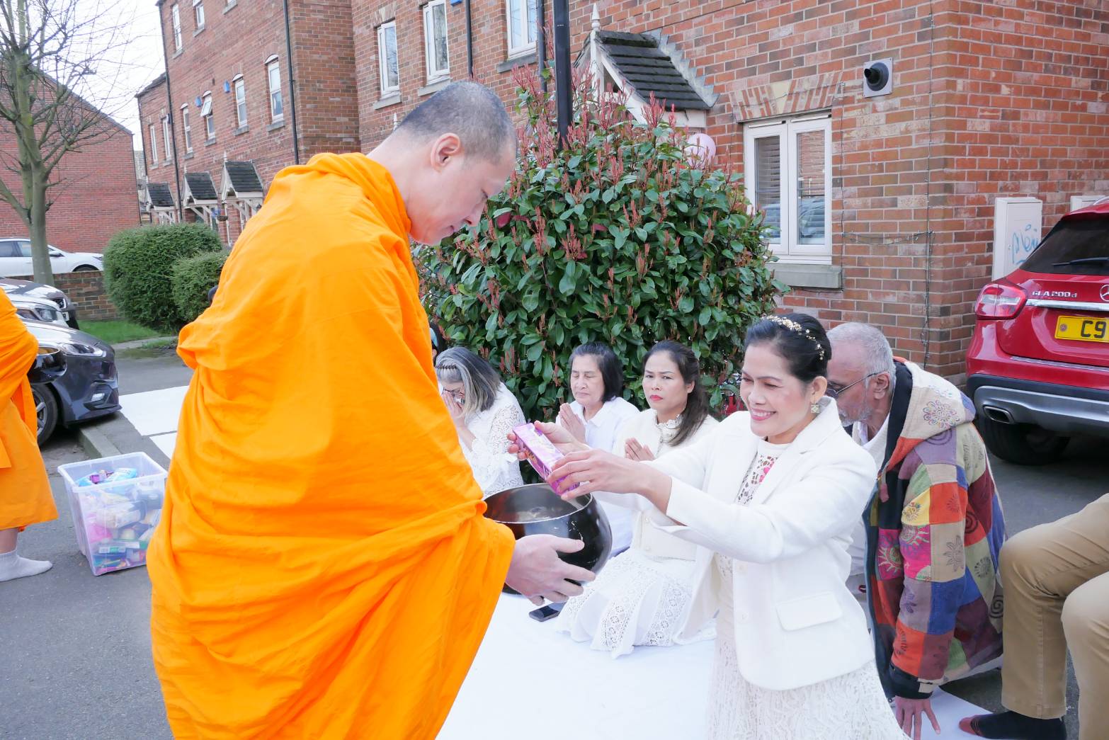 วัดพระธรรมกายแมนเชสเตอร์ จัดปฏิบัติธรรมบ้านกัลยาณมิตร ณ เมืองดองคาสเตอร์