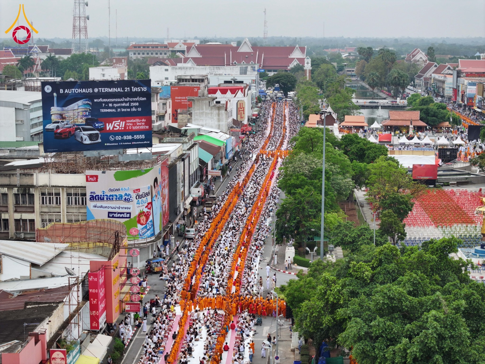 พิธีทำบุญตักบาตรพระ 10,000 รูป ฉลอง 557 ปีเมืองนครราชสีมา