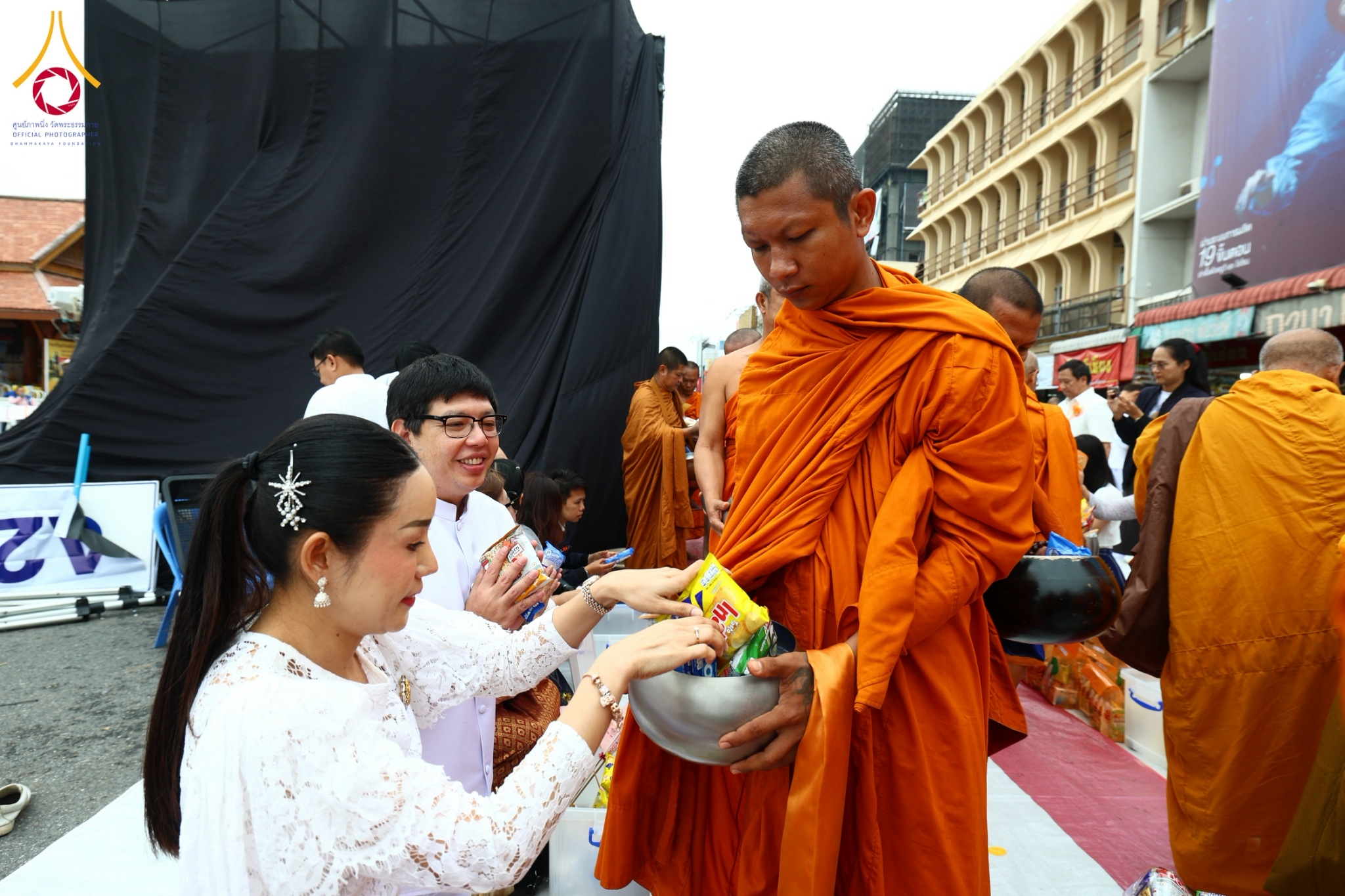 พิธีทำบุญตักบาตรพระ 10,000 รูป ฉลอง 557 ปีเมืองนครราชสีมา
