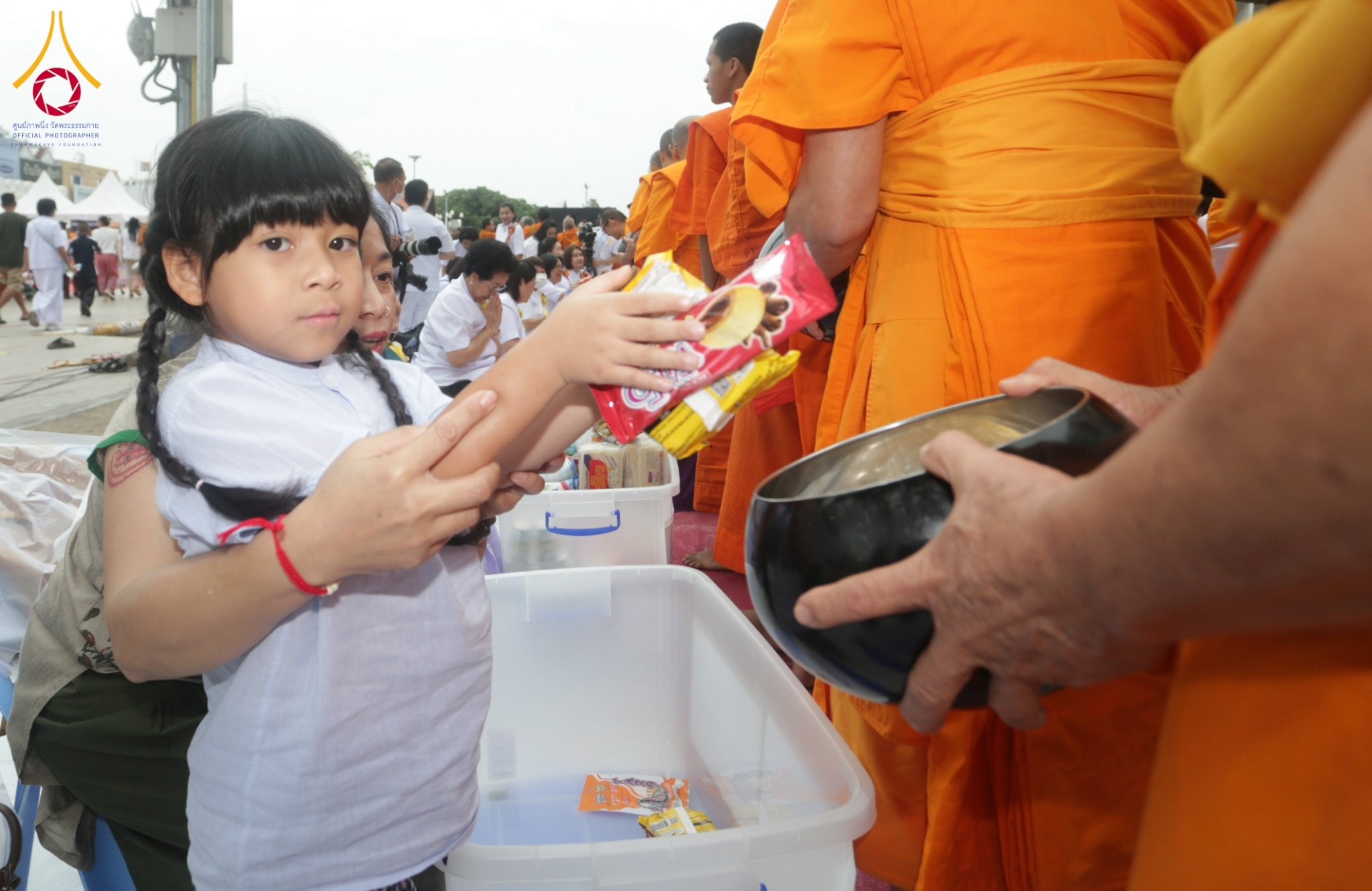 พิธีทำบุญตักบาตรพระ 10,000 รูป ฉลอง 557 ปีเมืองนครราชสีมา