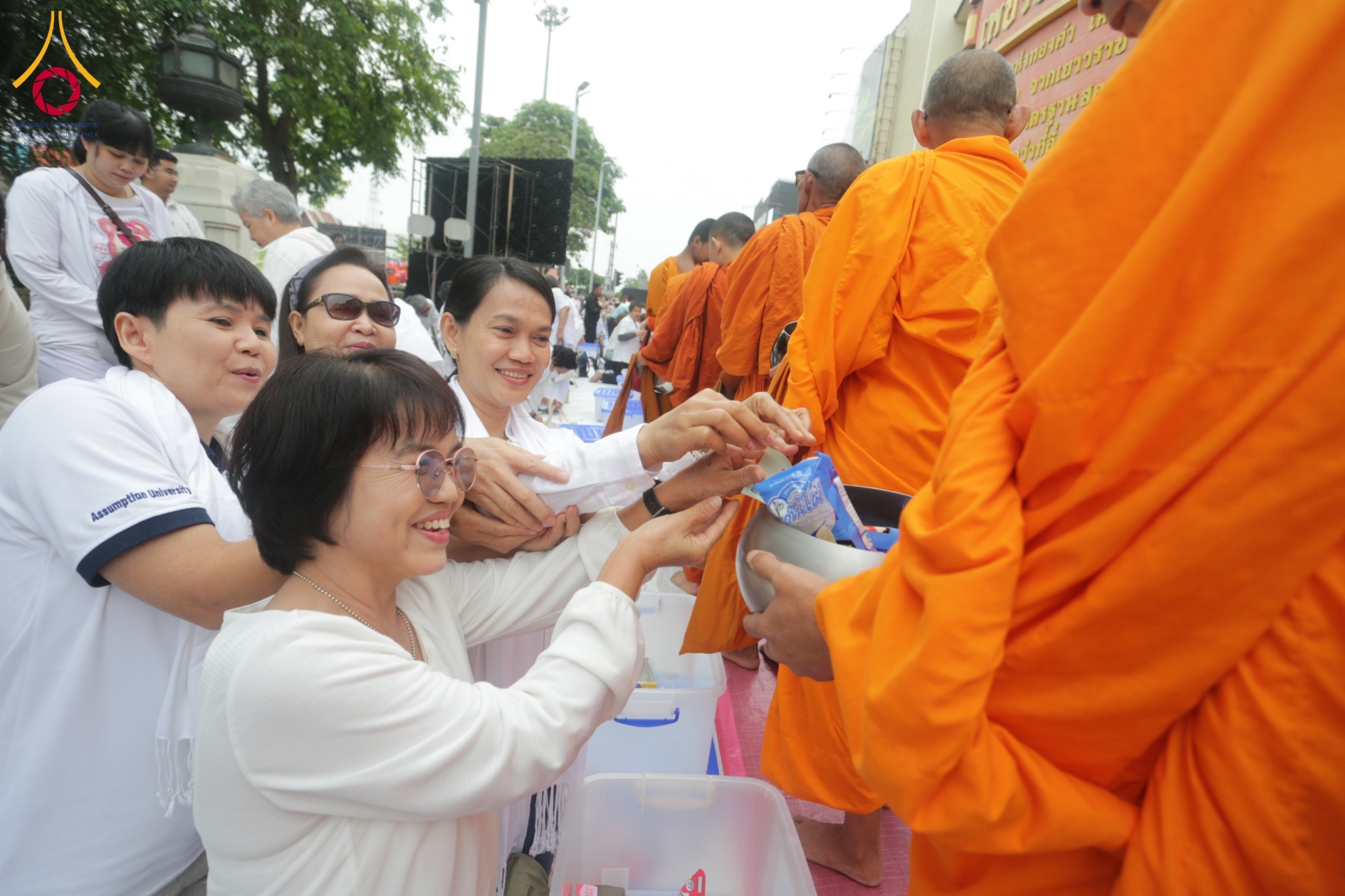 พิธีทำบุญตักบาตรพระ 10,000 รูป ฉลอง 557 ปีเมืองนครราชสีมา
