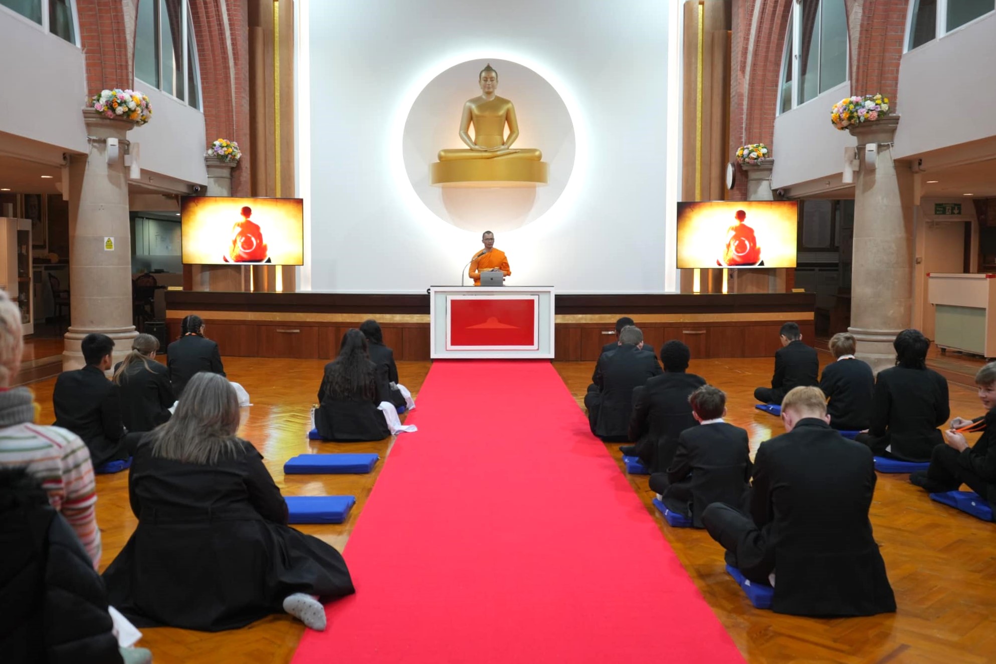 นักเรียน The Park School เดินทางมาเยี่ยมชม วัดพระธรรมกายลอนดอน