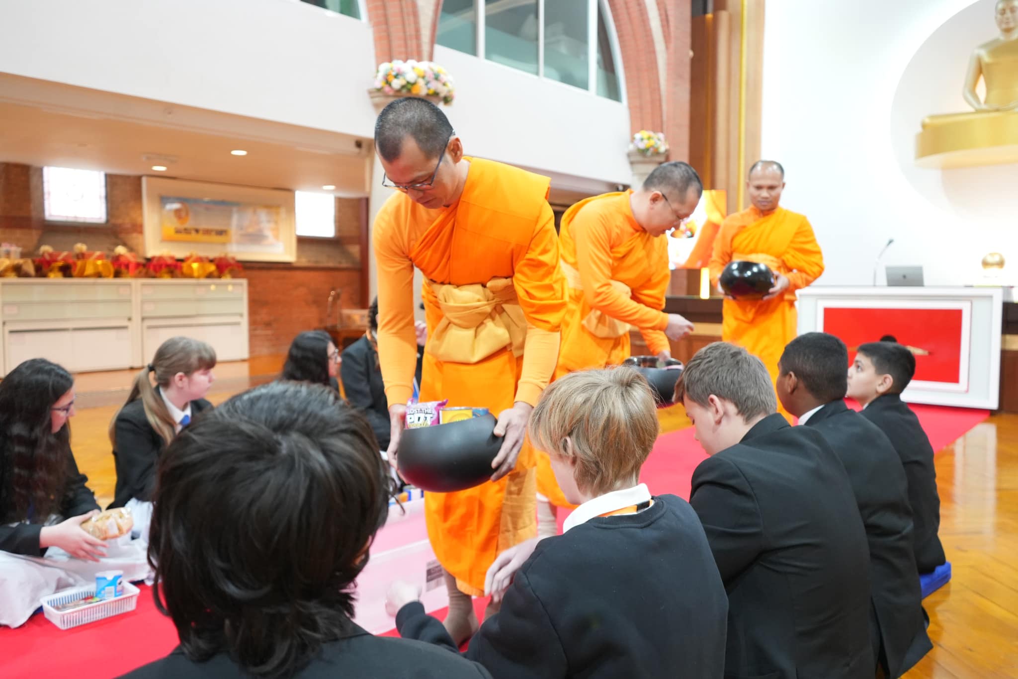 นักเรียน The Park School เดินทางมาเยี่ยมชม วัดพระธรรมกายลอนดอน