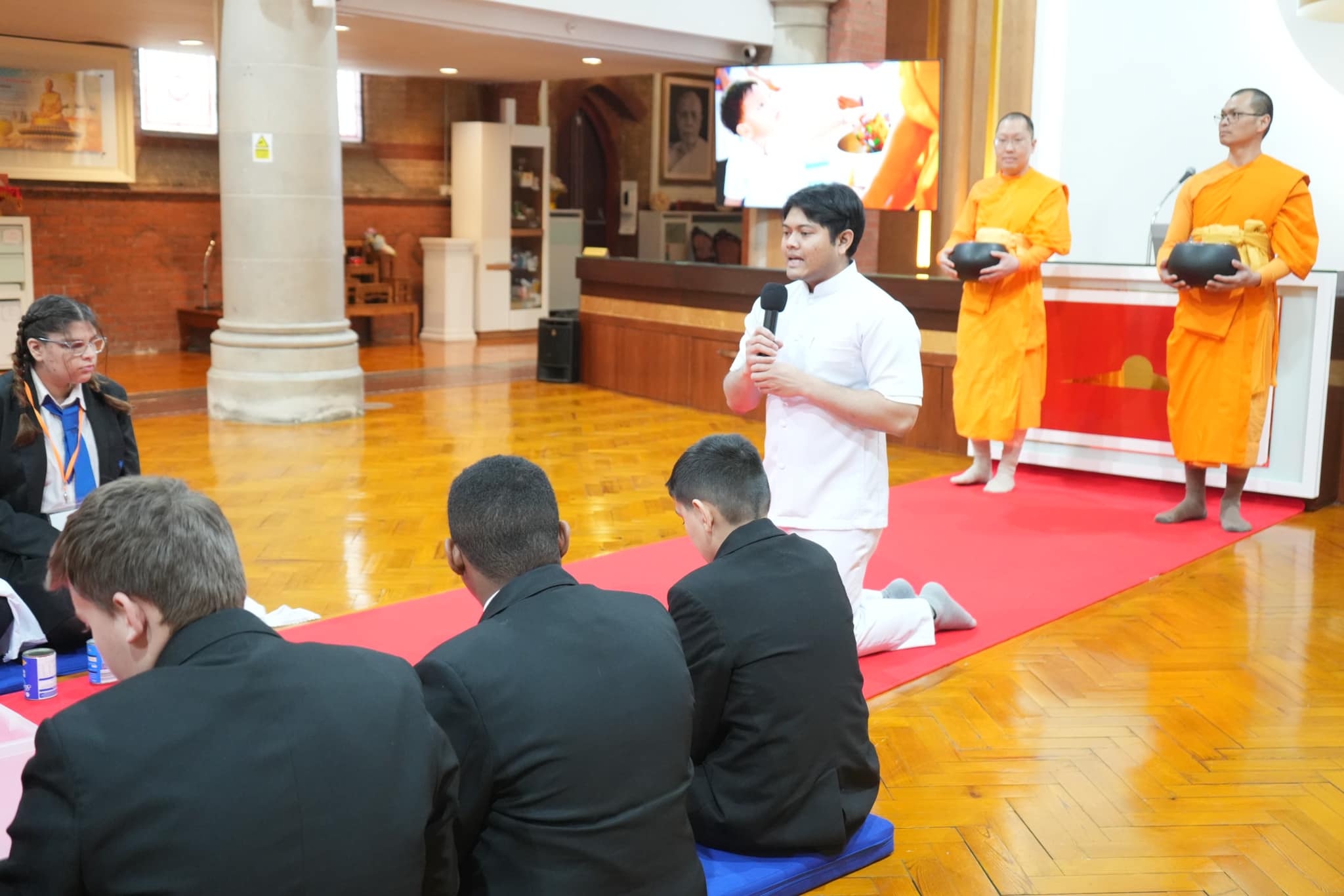 นักเรียน The Park School เดินทางมาเยี่ยมชม วัดพระธรรมกายลอนดอน