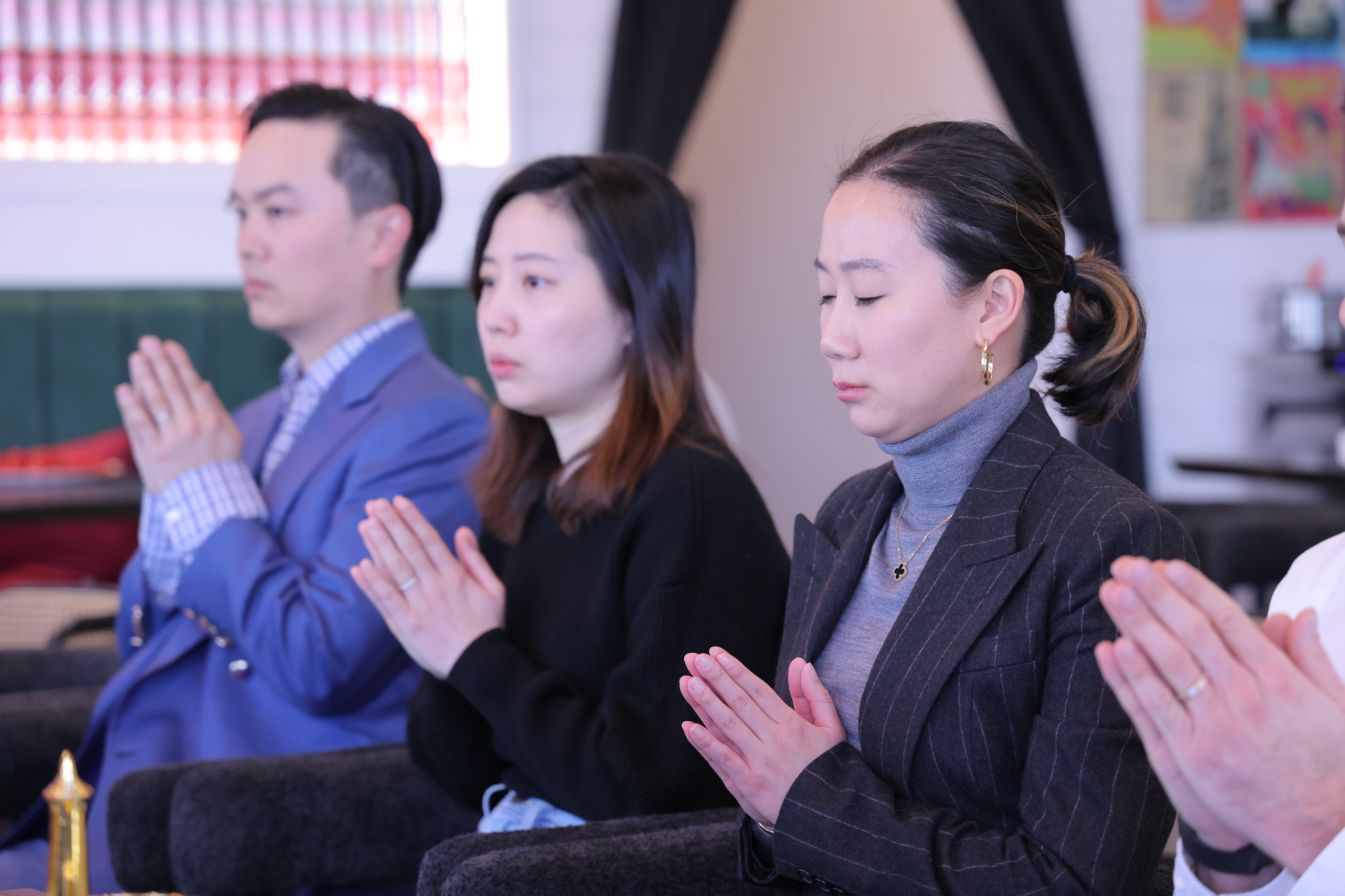 คณะสงฆ์วัดพระธรรมกายจอร์เจีย รับกิจนิมนต์ทำบุญเปิดร้าน ณ ร้านอาหาร 26 THAI KITCHEN