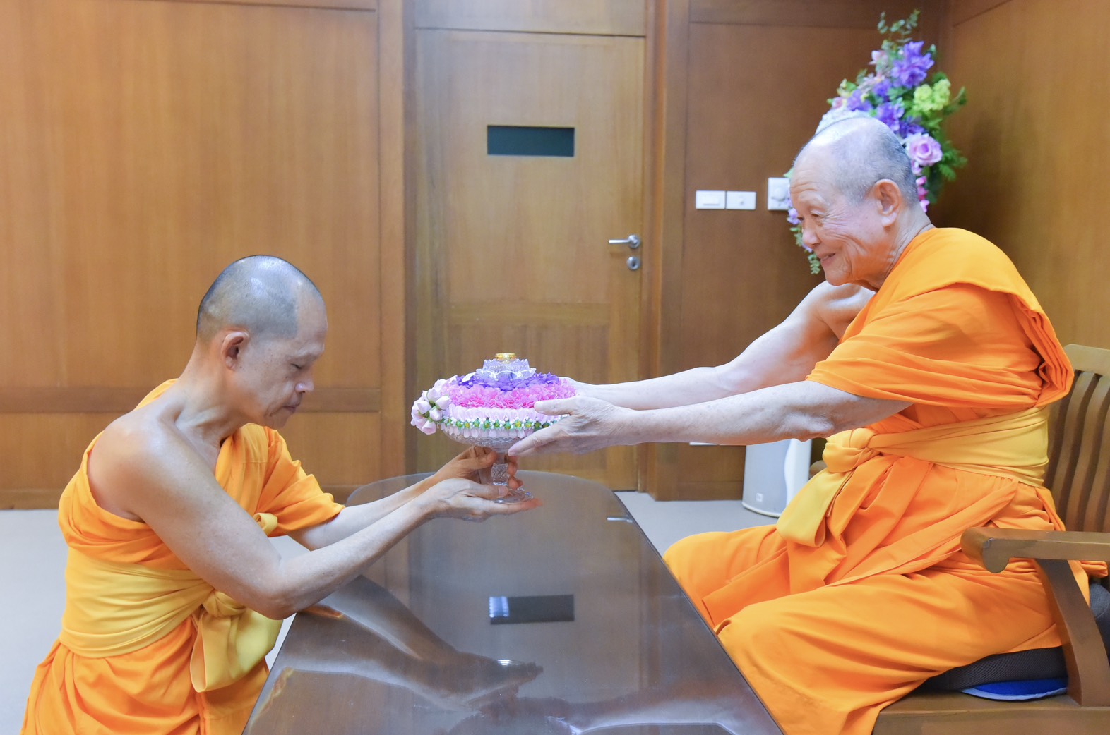 พิธีมอบพระบรมสารีริกธาตุบรรจุภายในพระเกตุสมโภชองค์พระประธาน 3 ประเทศ