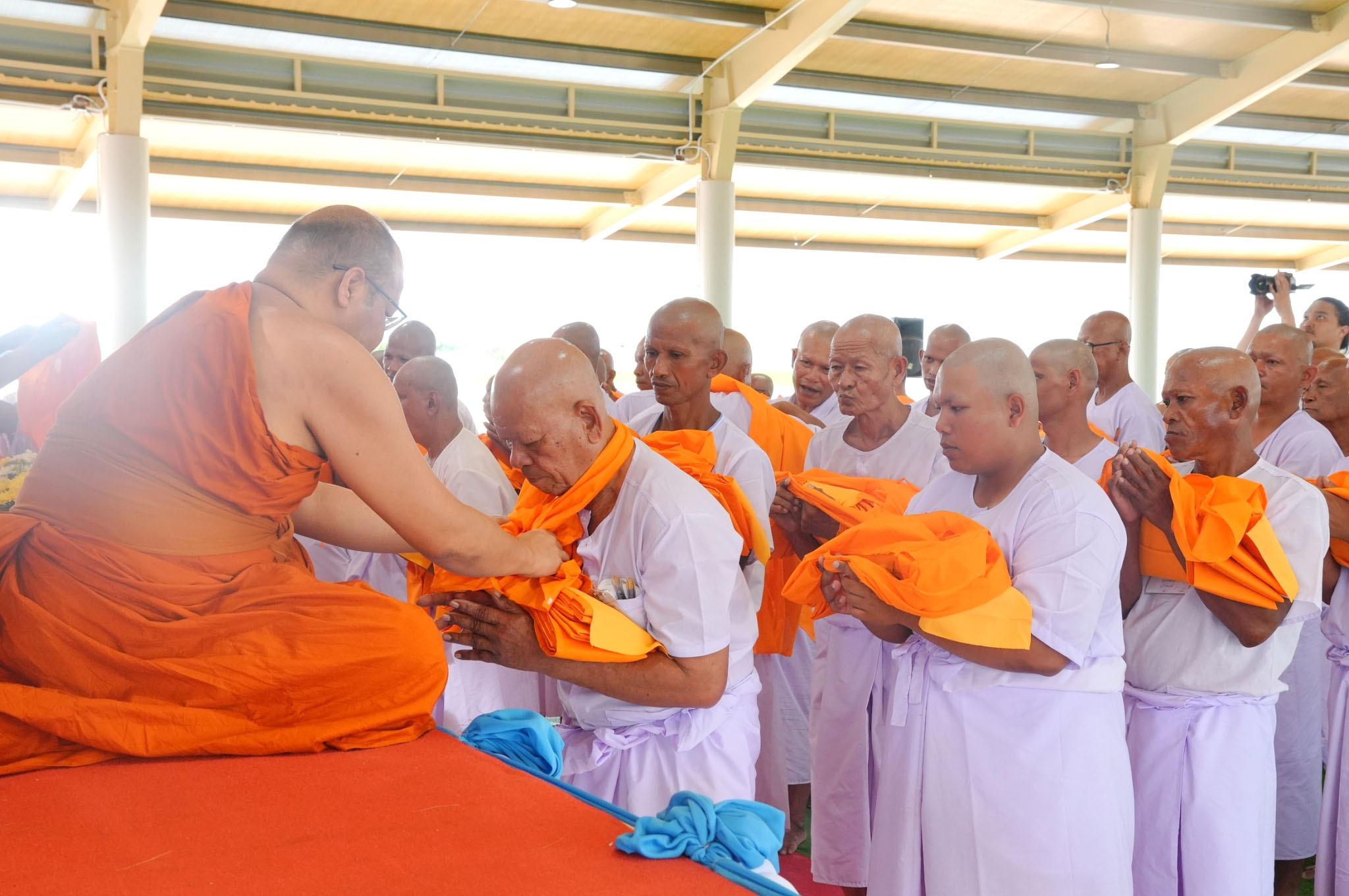 โครงการบรรพชาและอุปสมบทหมู่ ฉลองปทุมเจดีย์ เจดีย์พระพุทธเจ้า 5 พระองค์