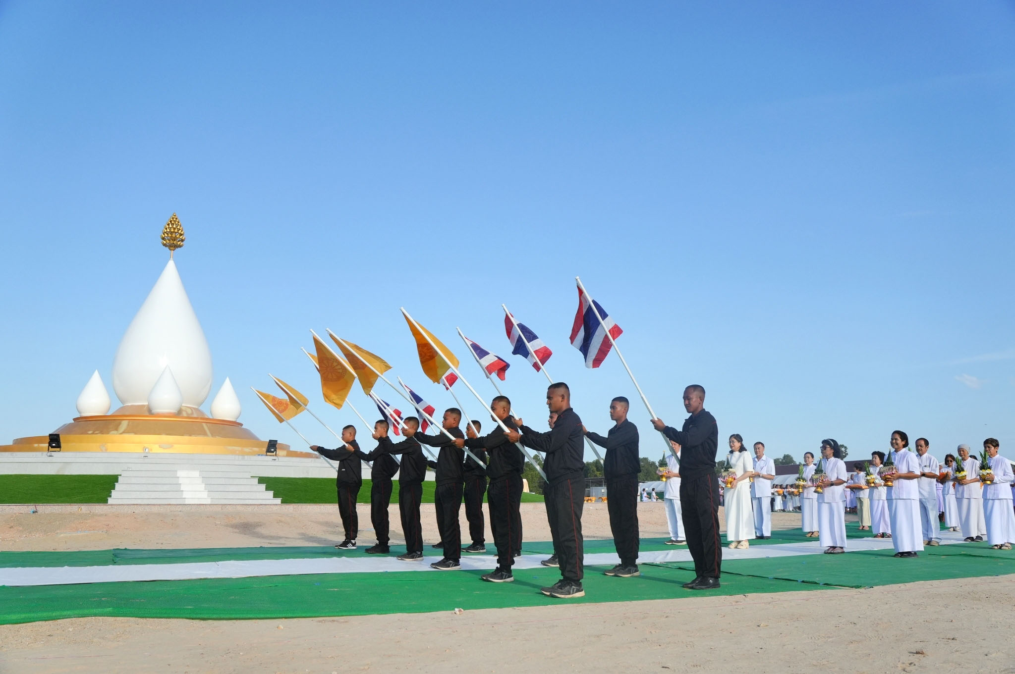 โครงการบรรพชาและอุปสมบทหมู่ ฉลองปทุมเจดีย์ เจดีย์พระพุทธเจ้า 5 พระองค์