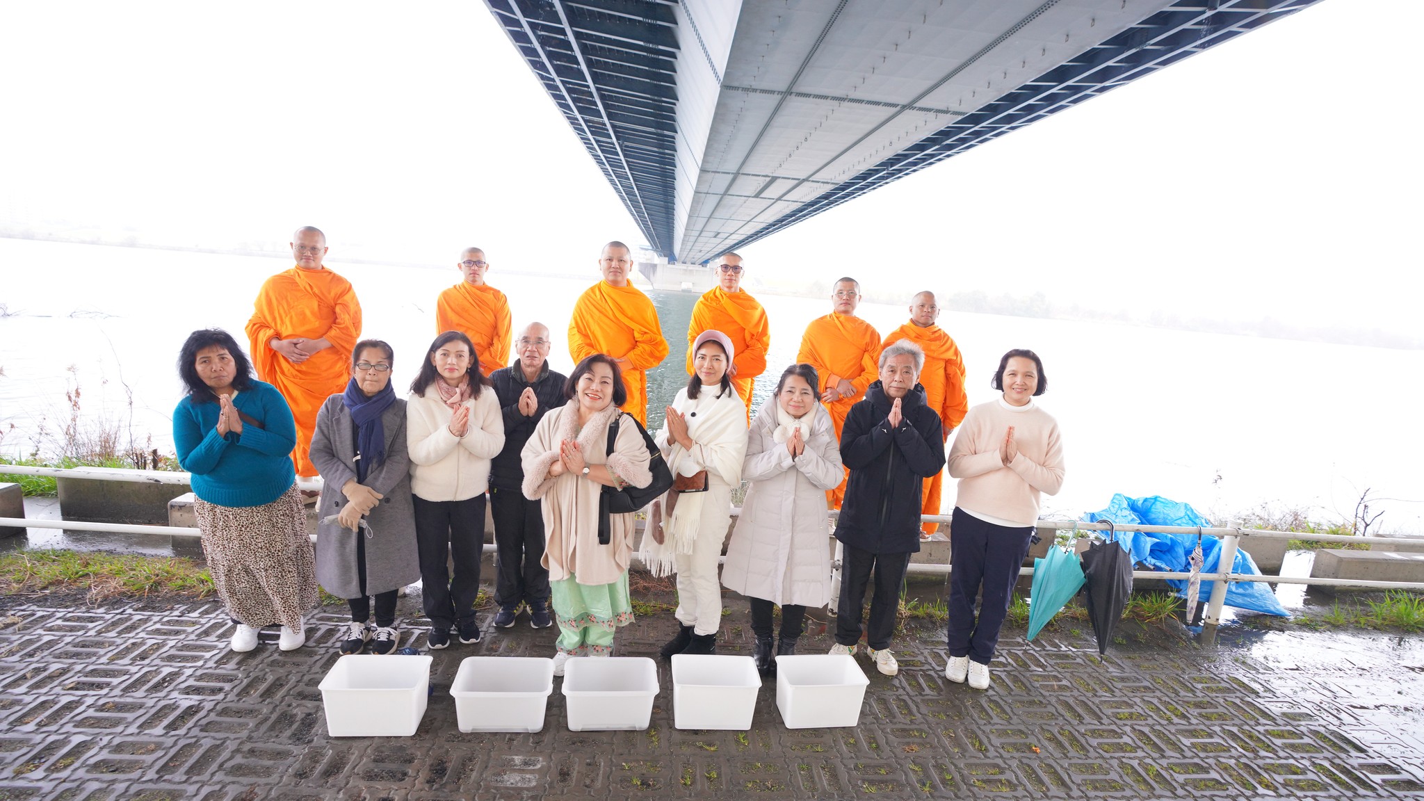 วัดพระธรรมกายโอซาก้า จัดกิจกรรมปล่อยปลาสหวาระเดือนเกิด