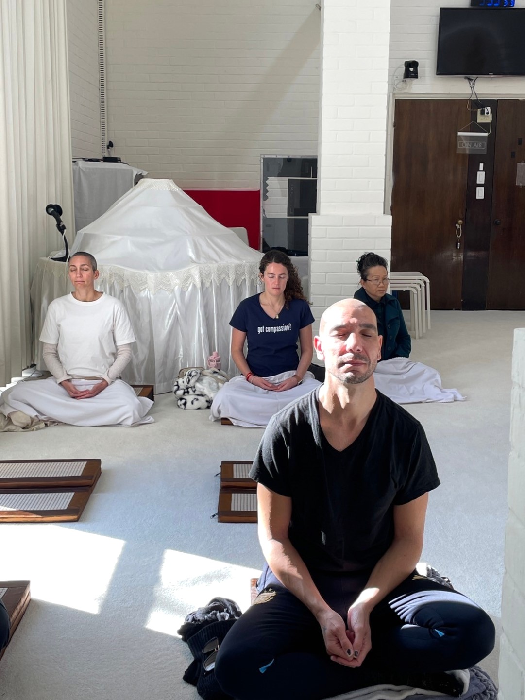 วัดพระธรรมกายแคลิฟอร์เนีย จัดกิจกรรมฝึกสมาธิให้กับชาวท้องถิ่น