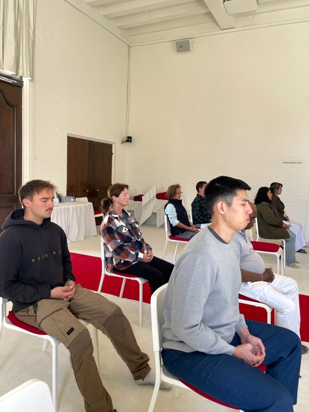 วัดพระธรรมกายแคลิฟอร์เนีย จัดกิจกรรมฝึกสมาธิให้กับชาวท้องถิ่น