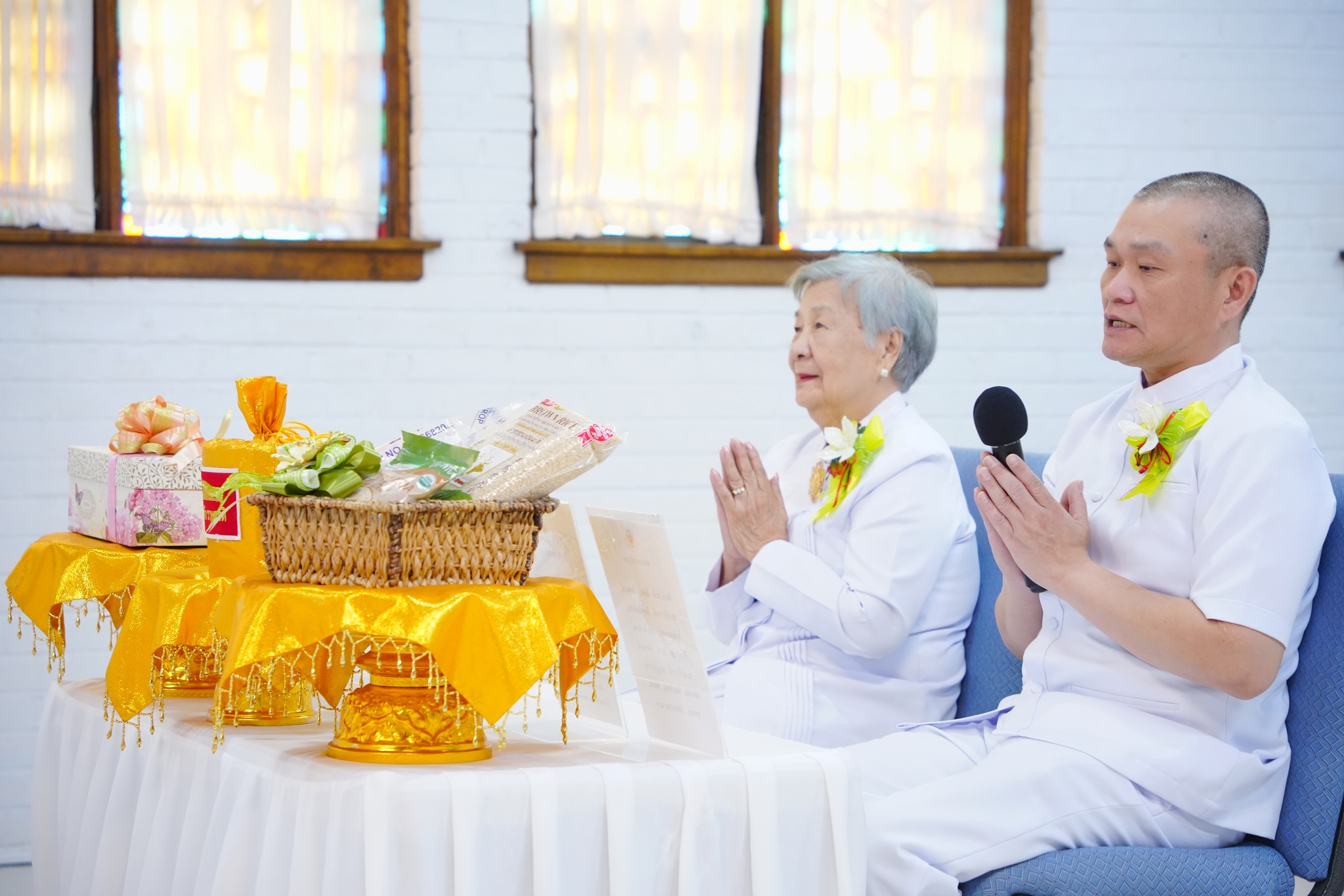 วัดพระธรรมกายชิคาโก จัดพิธีถวายกองบุญข้าวสาร