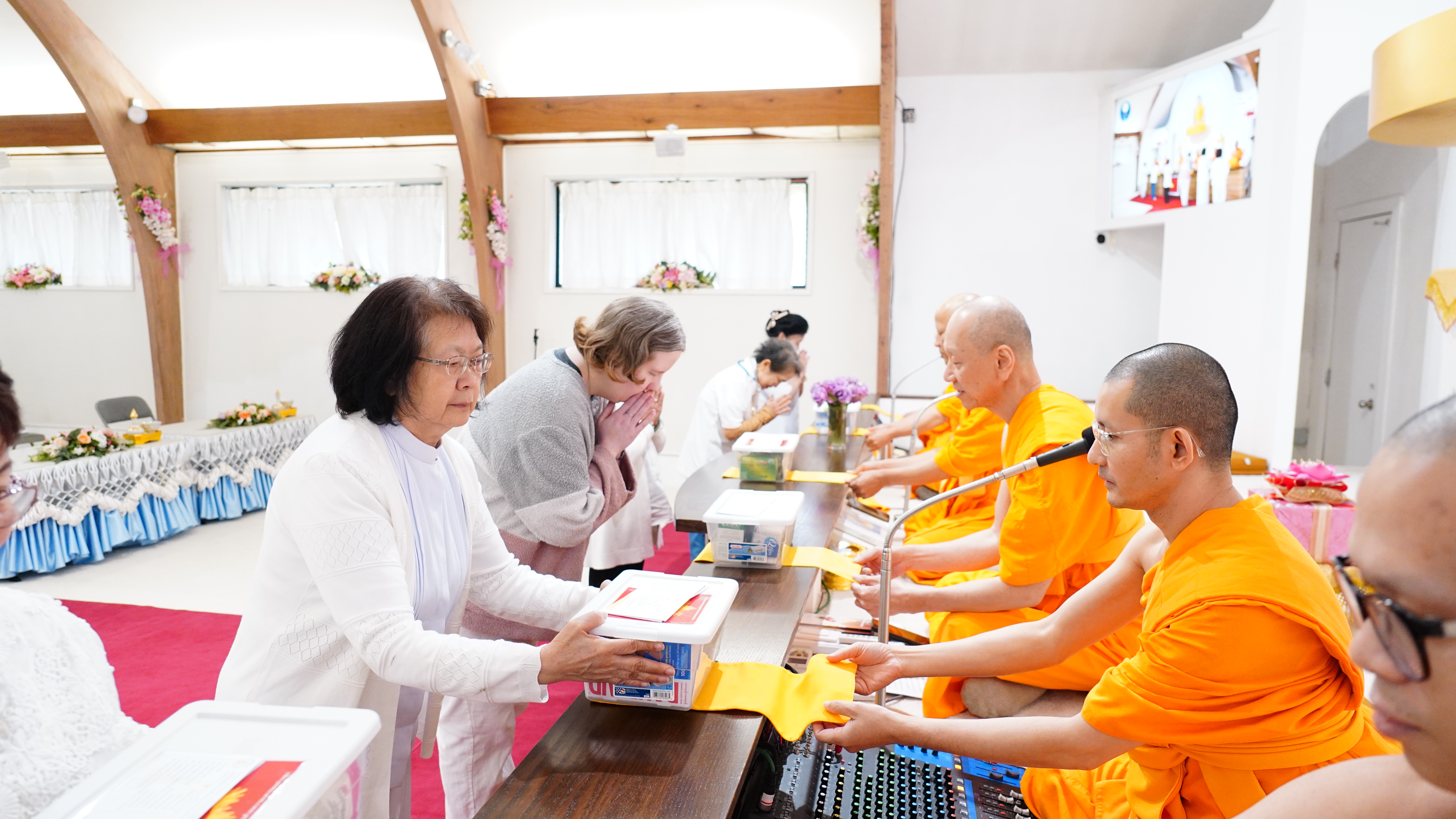 วัดพระธรรมกายซีแอตเติล จัดพิธีถวายคิลานเภสัช