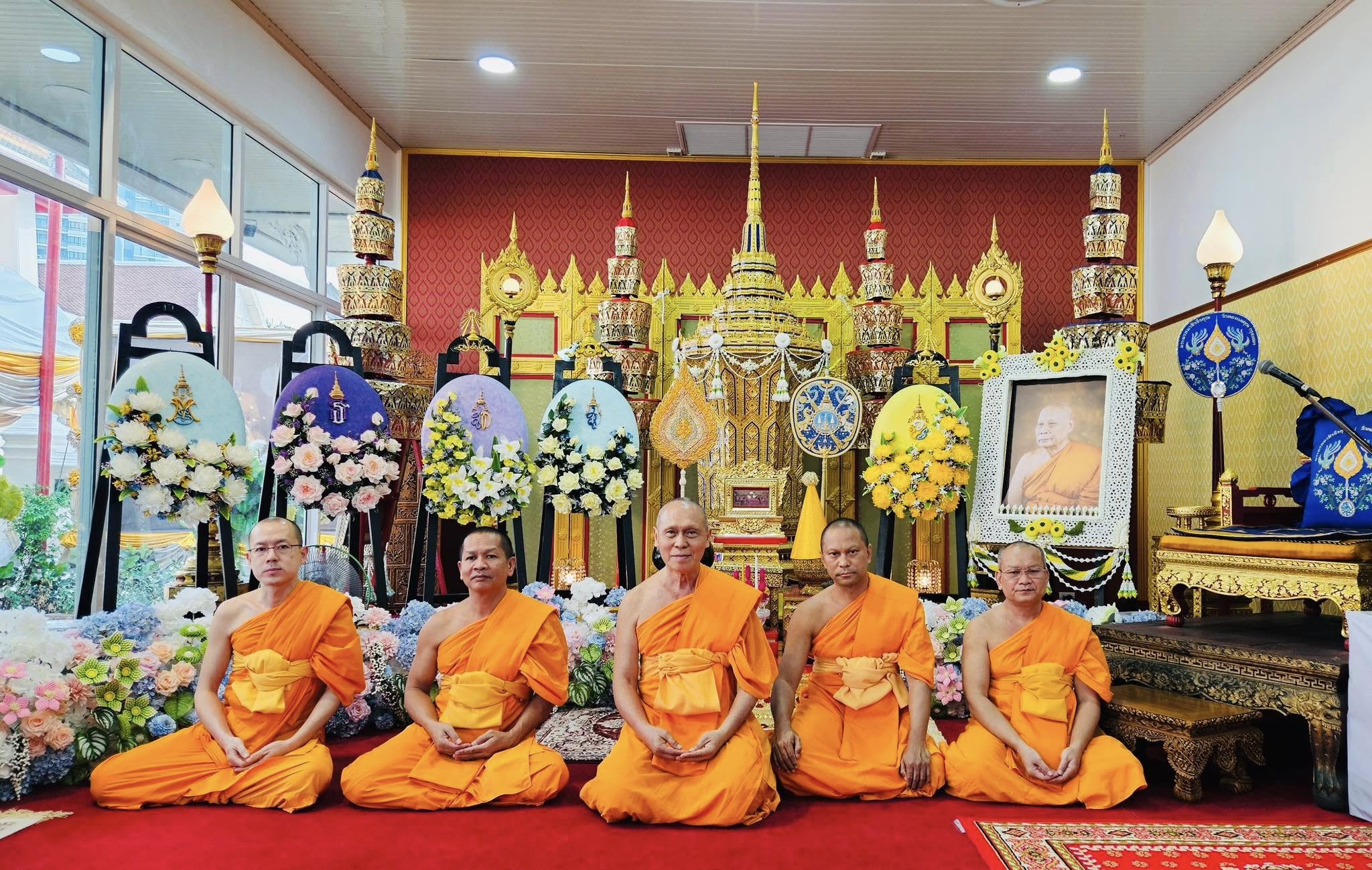 เจ้าอาวาสวัดพระธรรมกายเป็นเจ้าภาพบำเพ็ญกุศลอุทิศถวายอดีตเจ้าอาวาสวัดทองนพคุณ.jpg