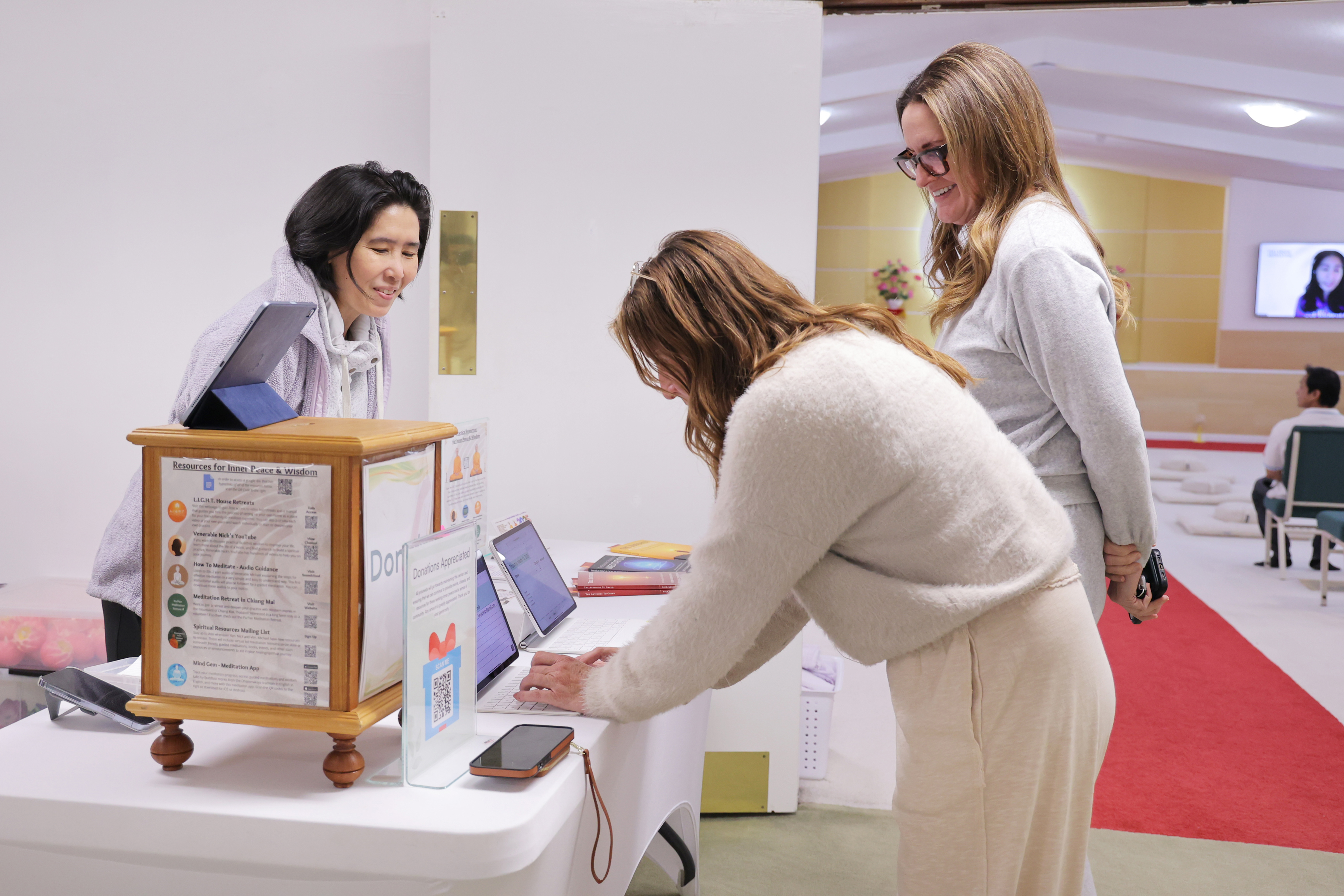 วัดพระธรรมกายจอร์เจีย จัดปฏิบัติธรรมชาวท้องถิ่น ประจำเดือนคืนวันเพ็ญ