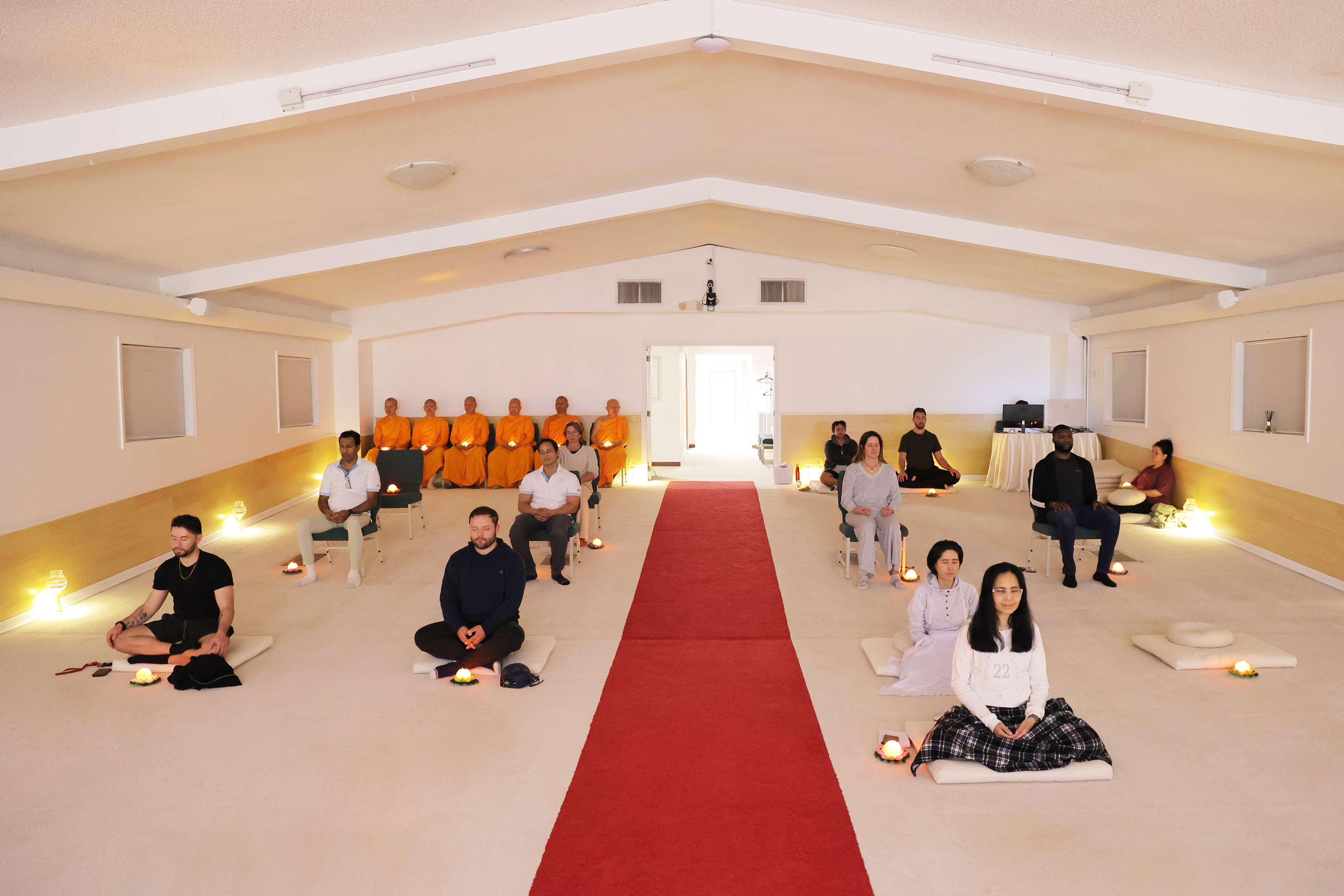 วัดพระธรรมกายจอร์เจีย จัดปฏิบัติธรรมชาวท้องถิ่น ประจำเดือนคืนวันเพ็ญ