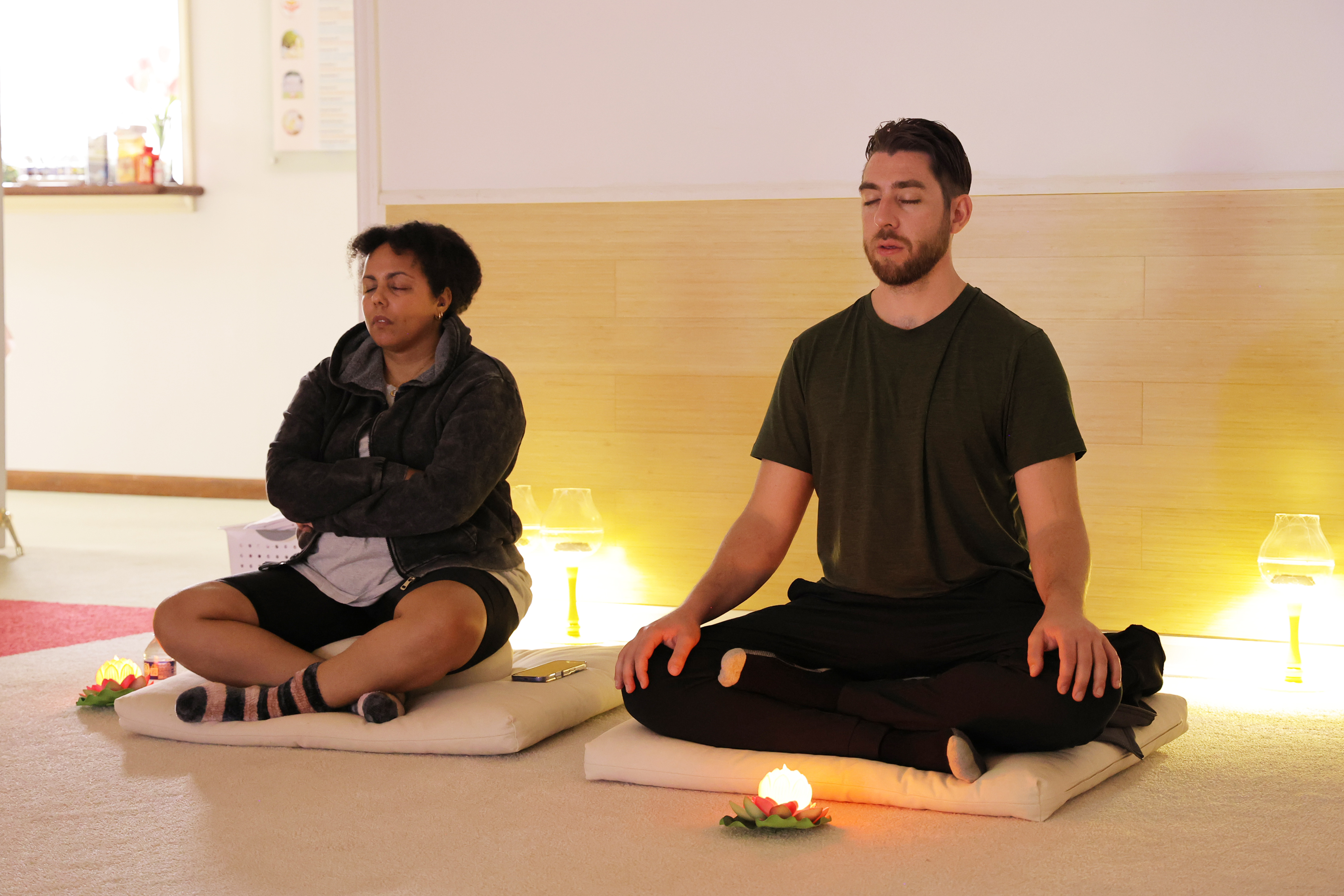 วัดพระธรรมกายจอร์เจีย จัดปฏิบัติธรรมชาวท้องถิ่น ประจำเดือนคืนวันเพ็ญ