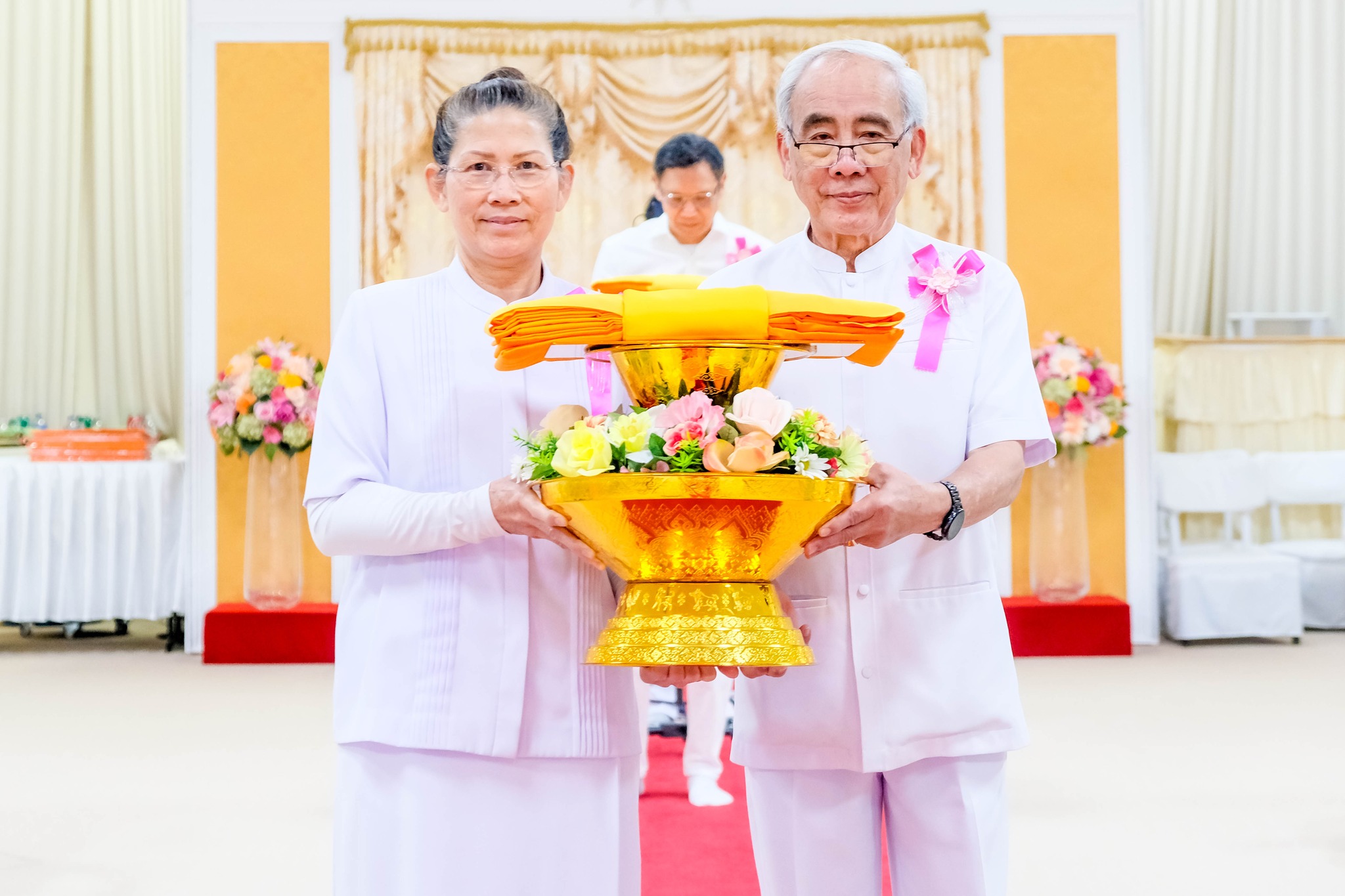 วัดพระธรรมกายเท็กซัส จัดพิธีทอดผ้าป่ามหาปฏิสังขรณ์