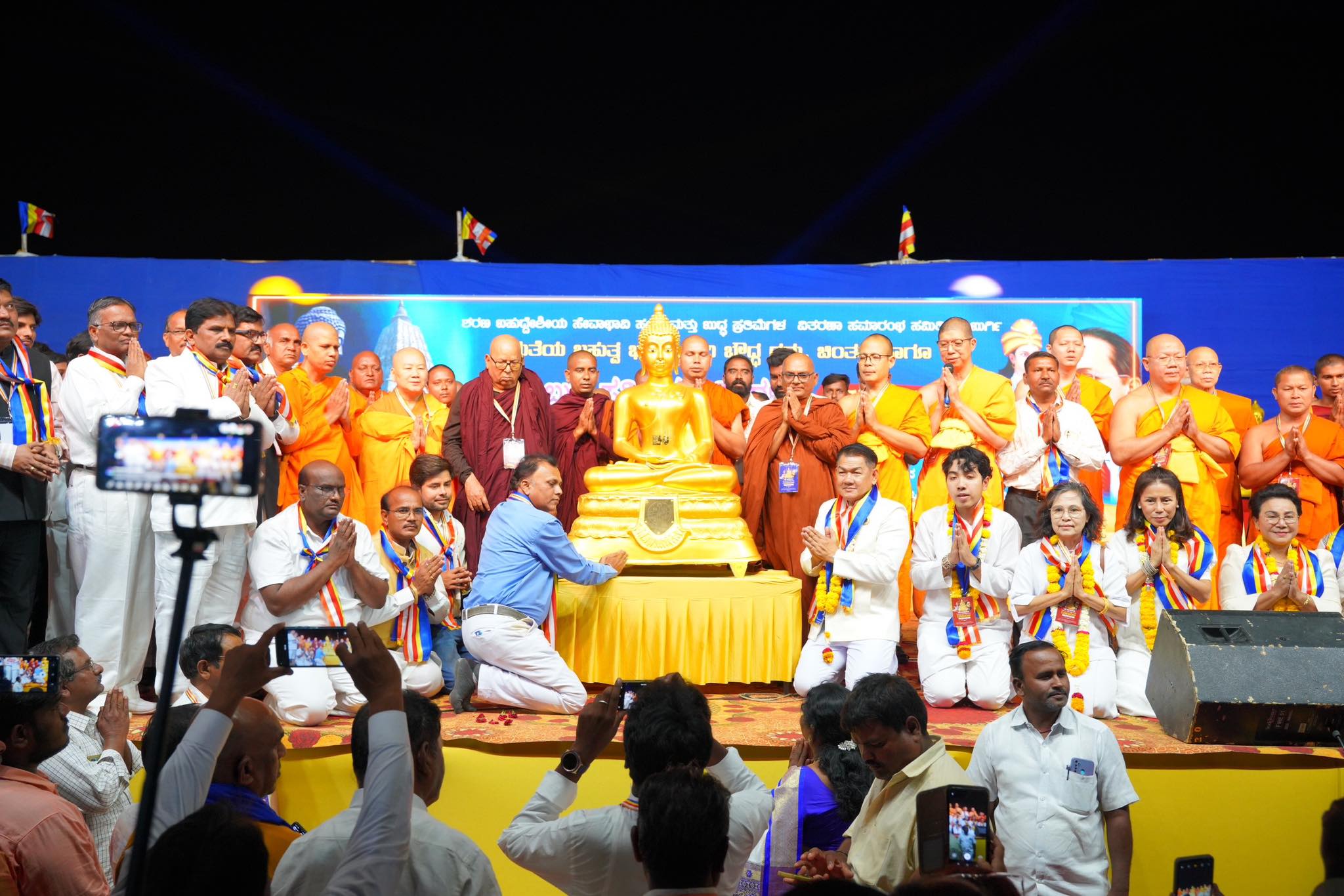 คณะสงฆ์นานาชาติส่งมอบพระประธาน 108 องค์ทั่วอินเดียรำลึกชาตกาล 134 ปี