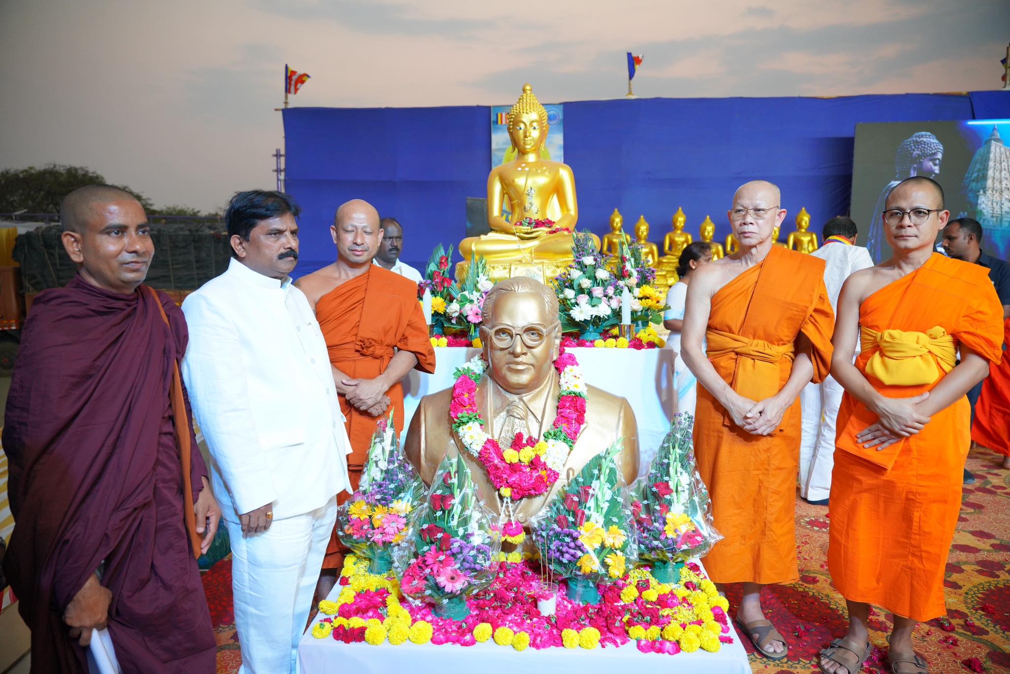 คณะสงฆ์นานาชาติส่งมอบพระประธาน 108 องค์ทั่วอินเดียรำลึกชาตกาล 134 ปี