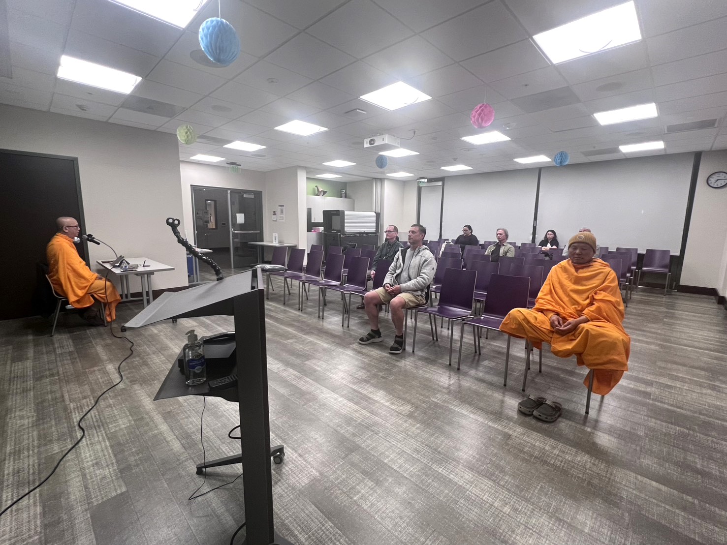 วัดภาวนาซานดิเอโก จัดปฏิบัติธรรมสำหรับชาวท้องถิ่น