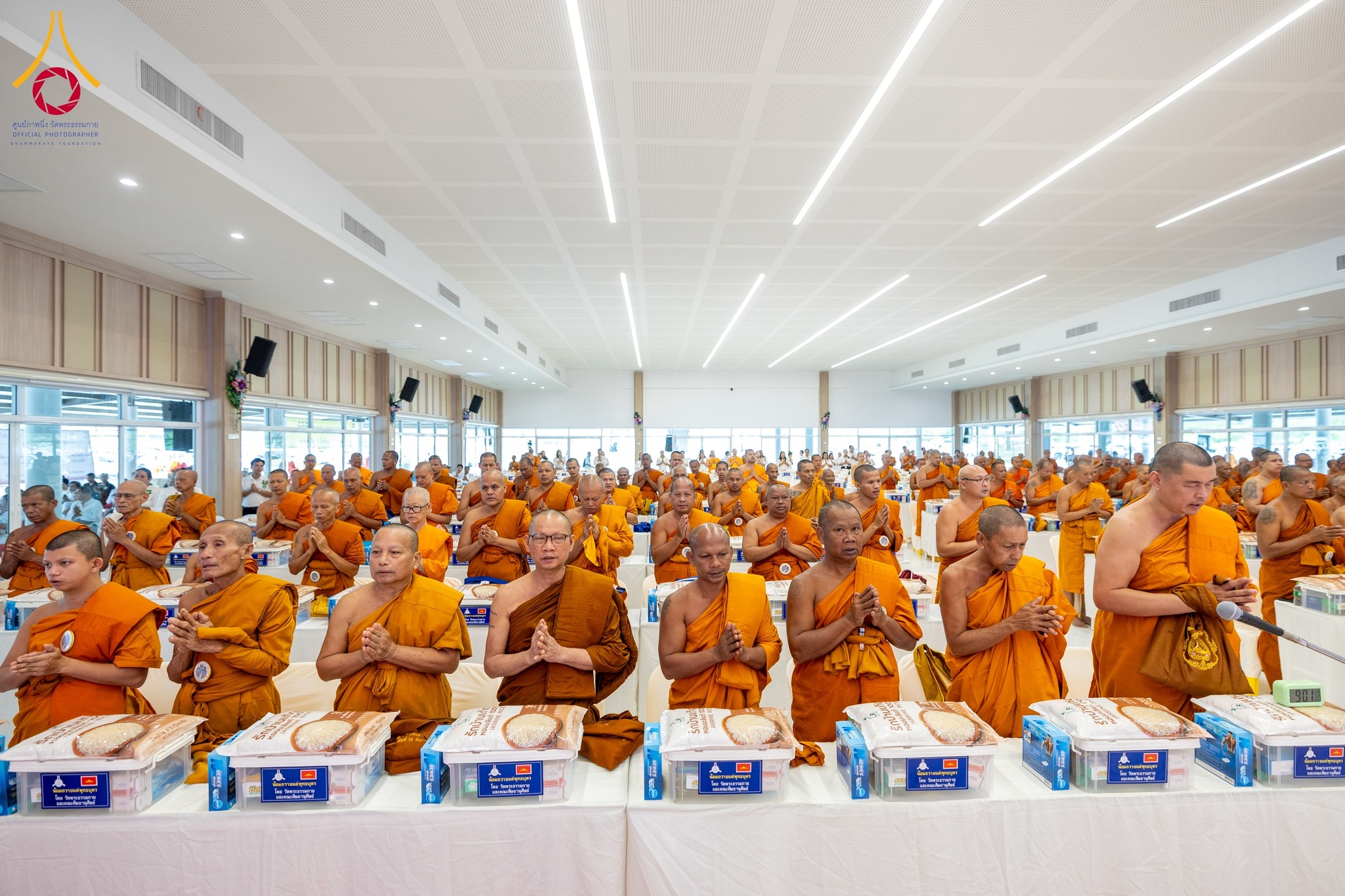 วัดพระธรรมกาย จัดพิธีถวายสังฆทาน แด่คณะสงฆ์ 323 วัด ปีที่ 21 ครั้งที่ 175