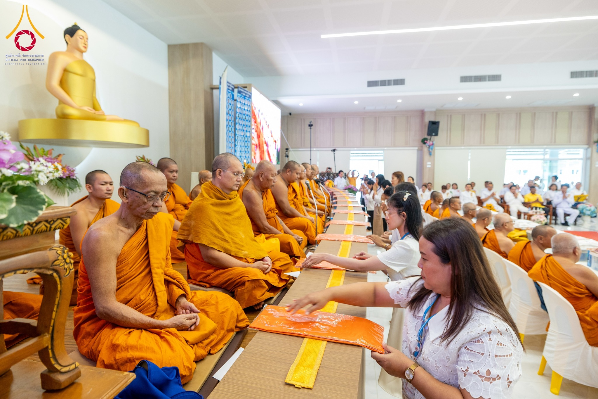 วัดพระธรรมกาย จัดพิธีถวายสังฆทาน แด่คณะสงฆ์ 323 วัด ปีที่ 21 ครั้งที่ 175