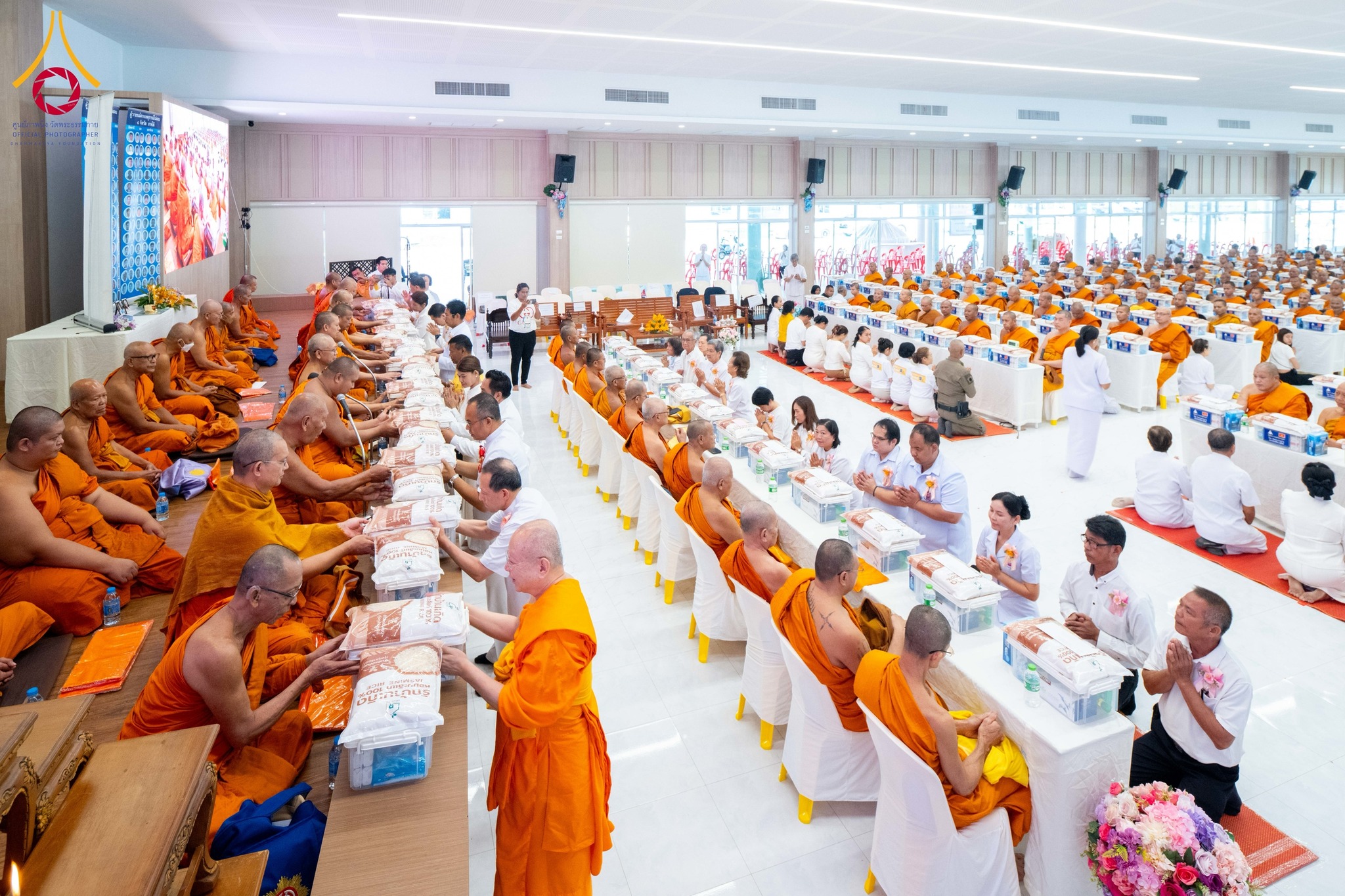 วัดพระธรรมกาย จัดพิธีถวายสังฆทาน แด่คณะสงฆ์ 323 วัด ปีที่ 21 ครั้งที่ 175