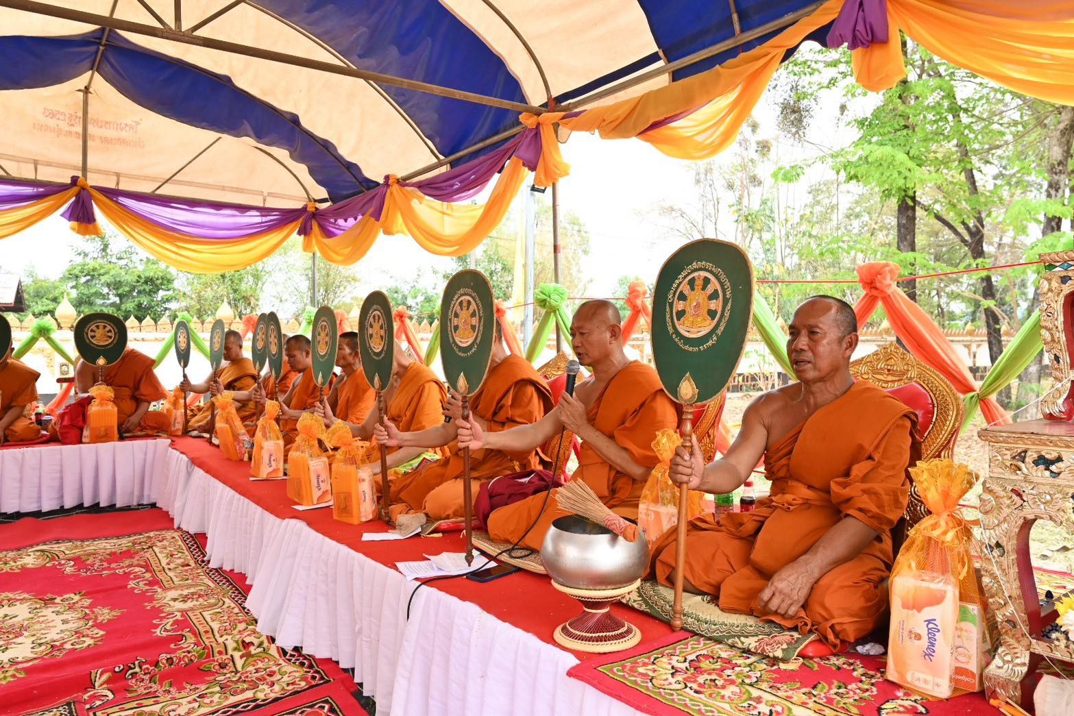 พิธีถวายพระบรมสารีริกธาตุ พิธีทอดผ้าป่า และห่มผ้าสไบทิพย์ หลวงพ่อทันใจปาฏิหารย์
