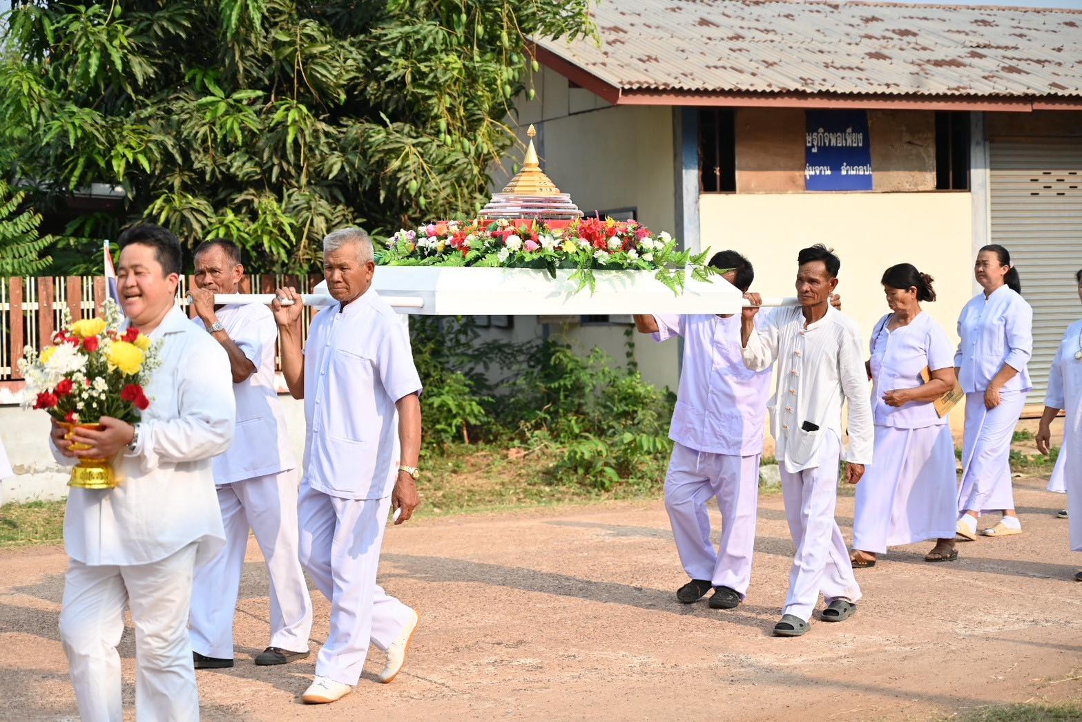 พิธีถวายพระบรมสารีริกธาตุ พิธีทอดผ้าป่า และห่มผ้าสไบทิพย์ หลวงพ่อทันใจปาฏิหารย์
