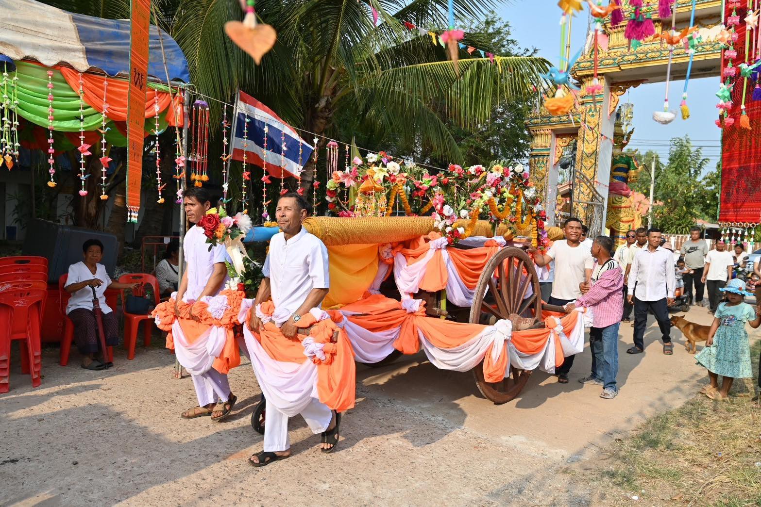 พิธีถวายพระบรมสารีริกธาตุ พิธีทอดผ้าป่า และห่มผ้าสไบทิพย์ หลวงพ่อทันใจปาฏิหารย์