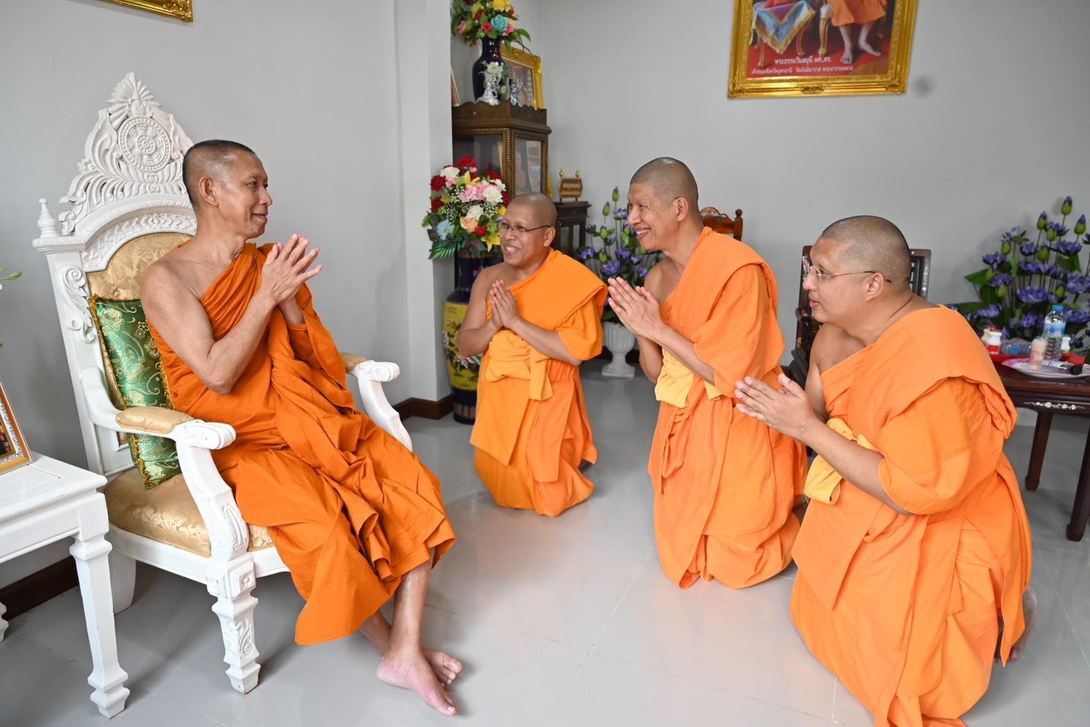 พิธีถวายพระบรมสารีริกธาตุ พิธีทอดผ้าป่า และห่มผ้าสไบทิพย์ หลวงพ่อทันใจปาฏิหารย์