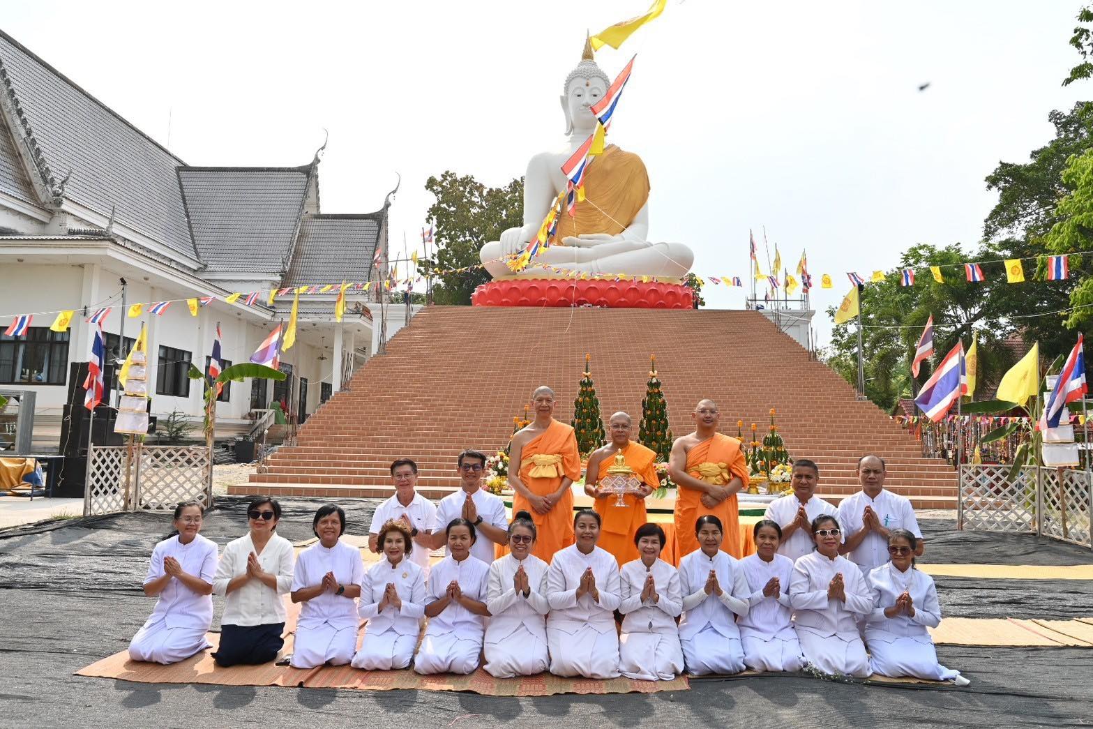 พิธีถวายพระบรมสารีริกธาตุ พิธีทอดผ้าป่า และห่มผ้าสไบทิพย์ หลวงพ่อทันใจปาฏิหารย์