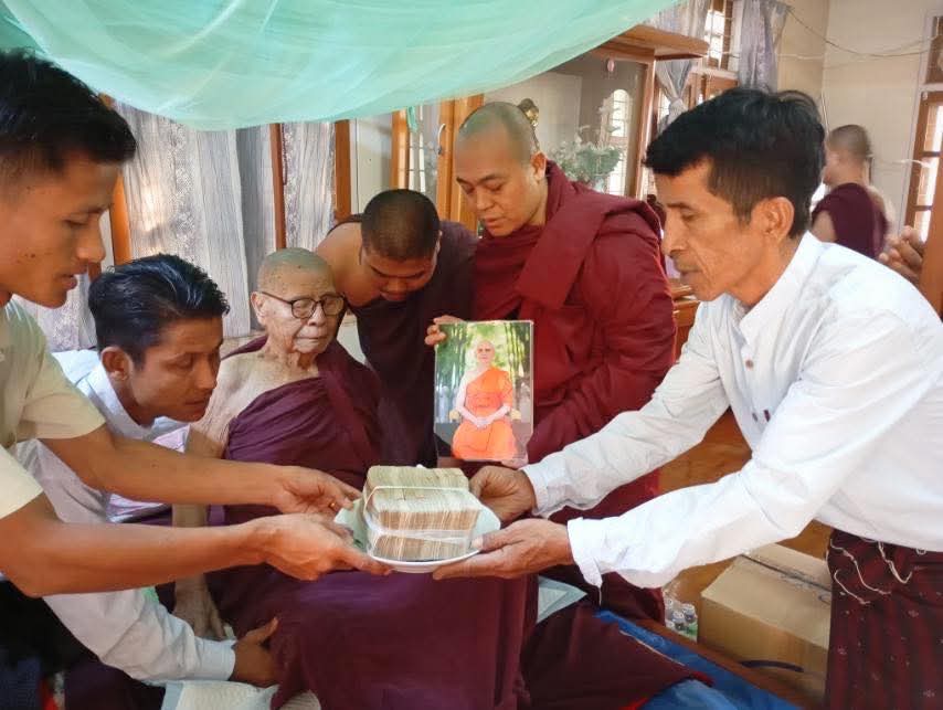 วัดธรรมกายส่งมอบสิ่งของช่วยเหลือแผ่นดินไหวในพม่า